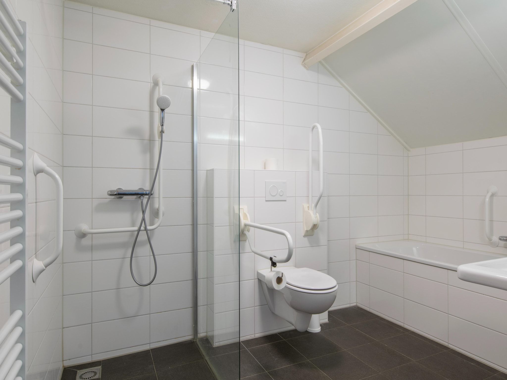 De badkamer van Vakantiepark de Soeten Haert 17 in Renesse