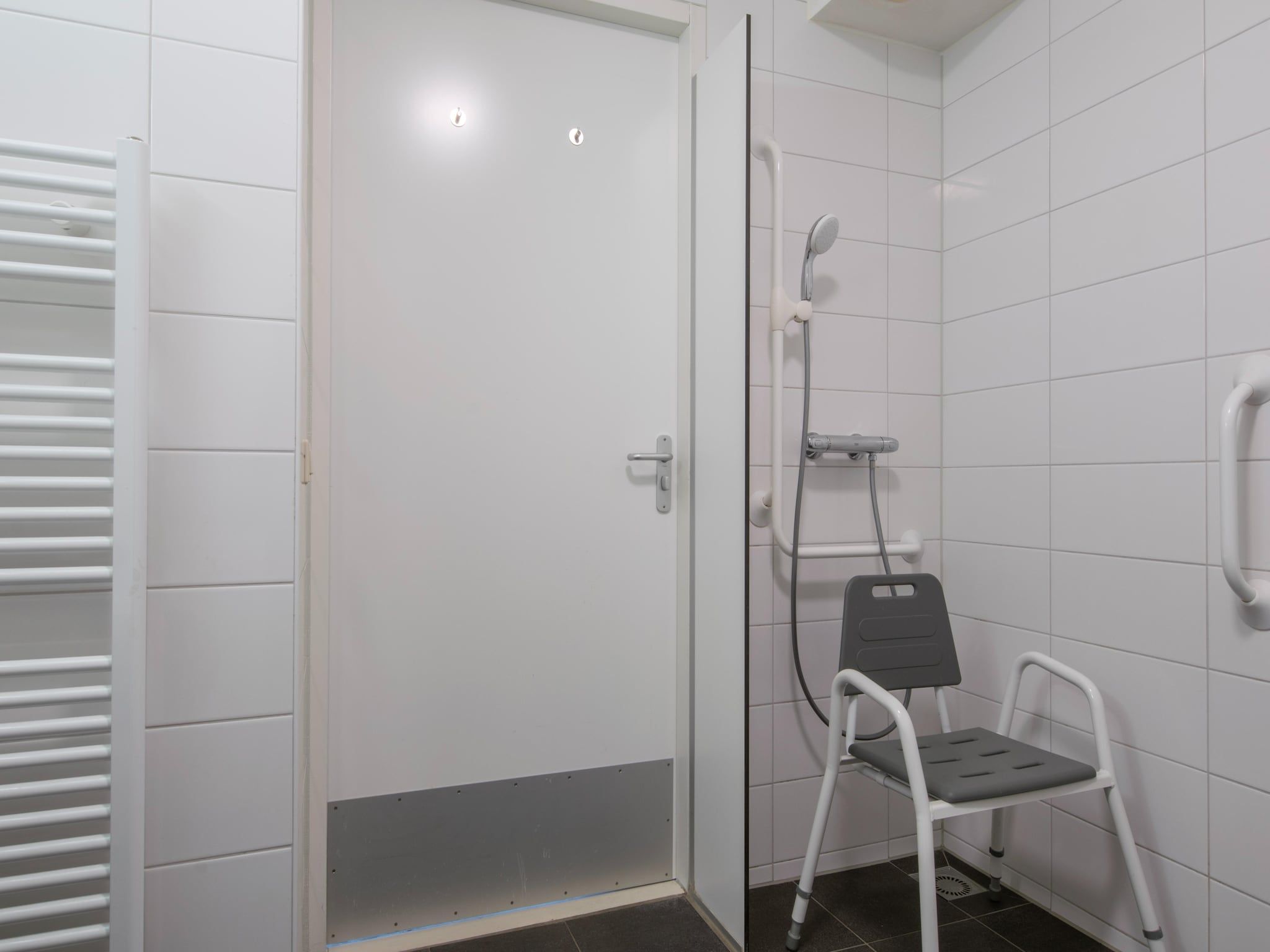 De badkamer van Vakantiepark de Soeten Haert 17 in Renesse