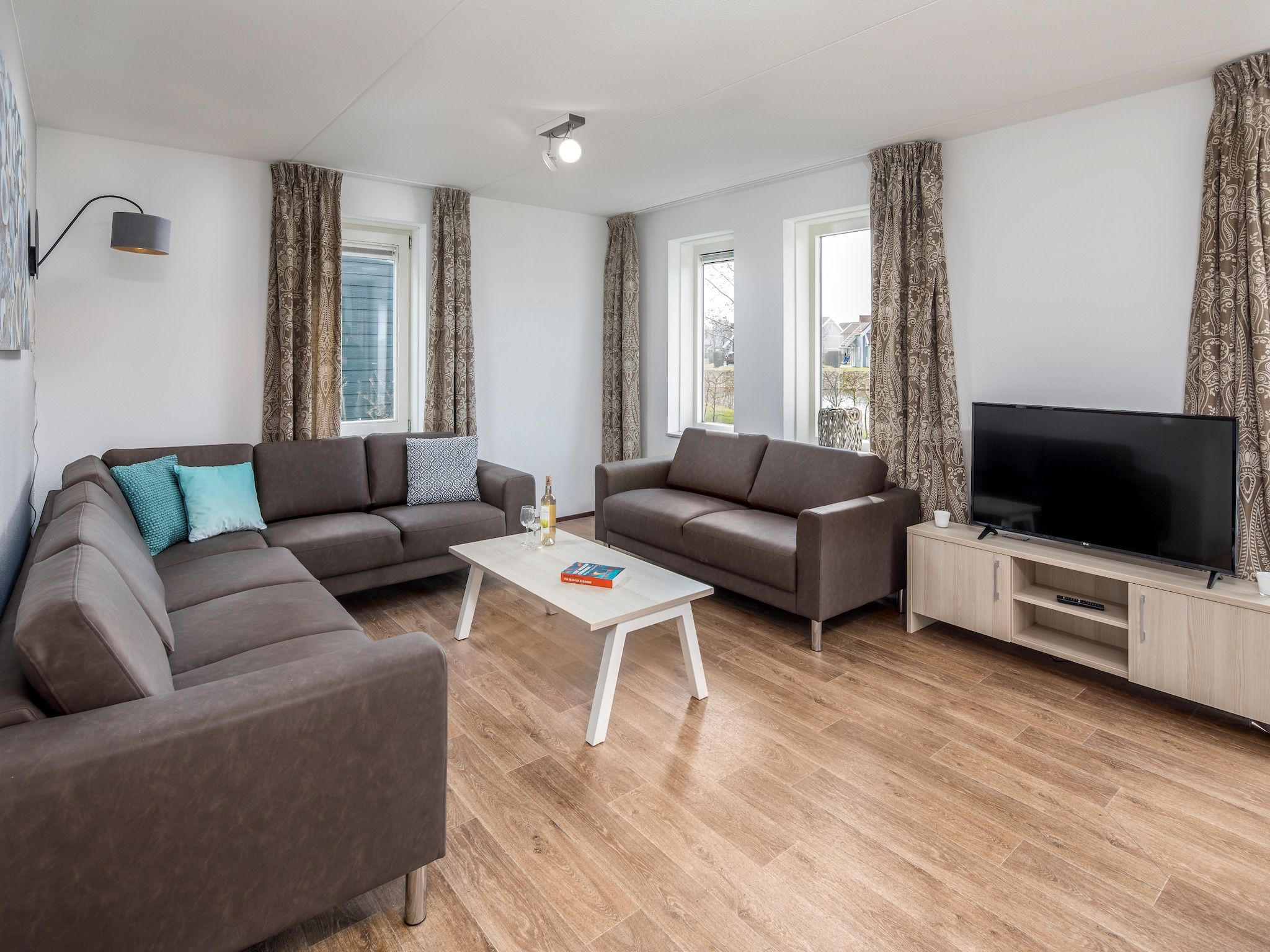 De woonkamer van Aquadelta 33 in Bruinisse