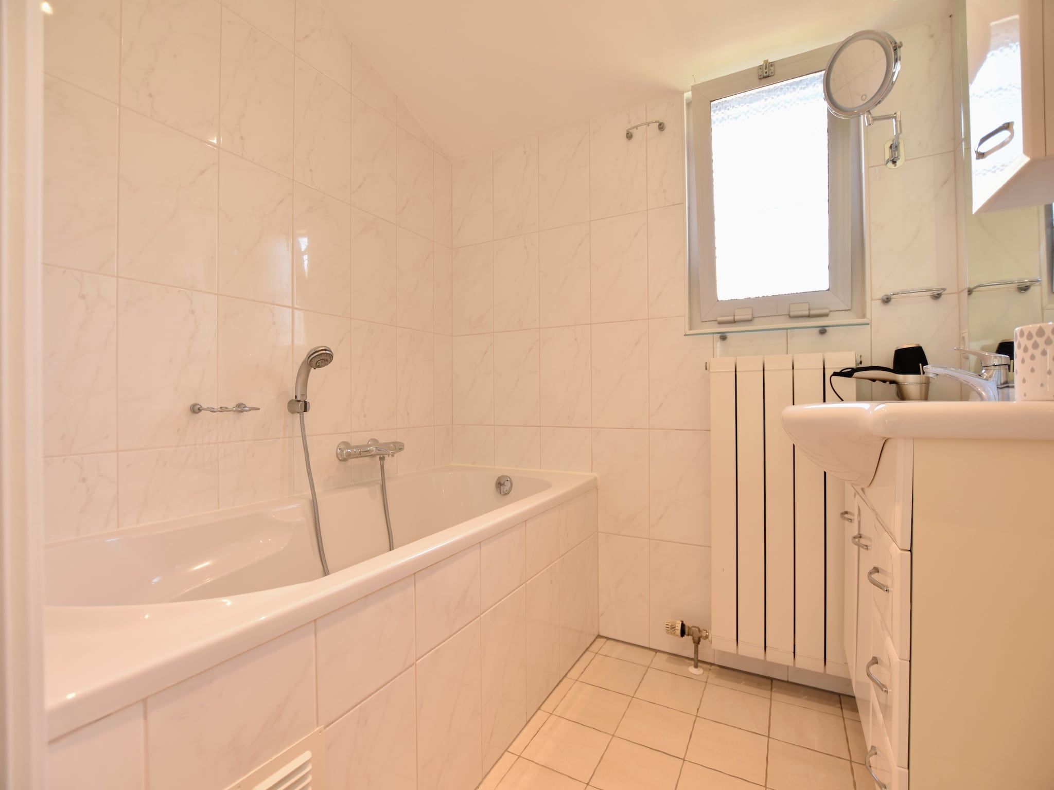 De badkamer van Geulhuisje II in Walem