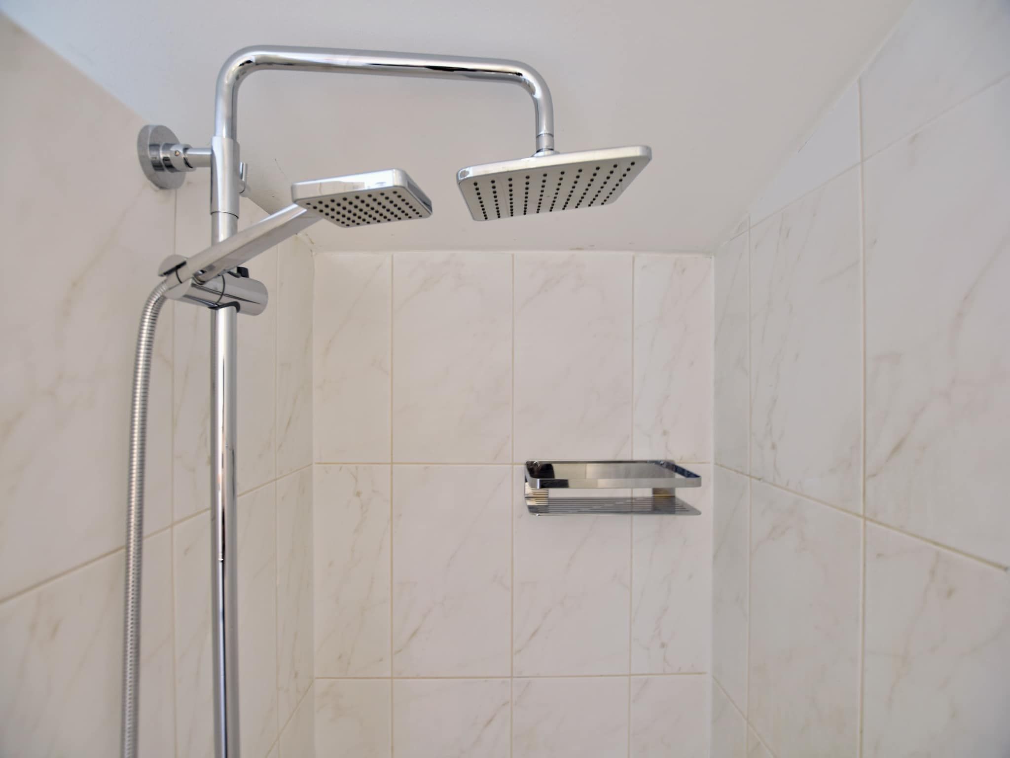 De badkamer van Geulhuisje II in Walem