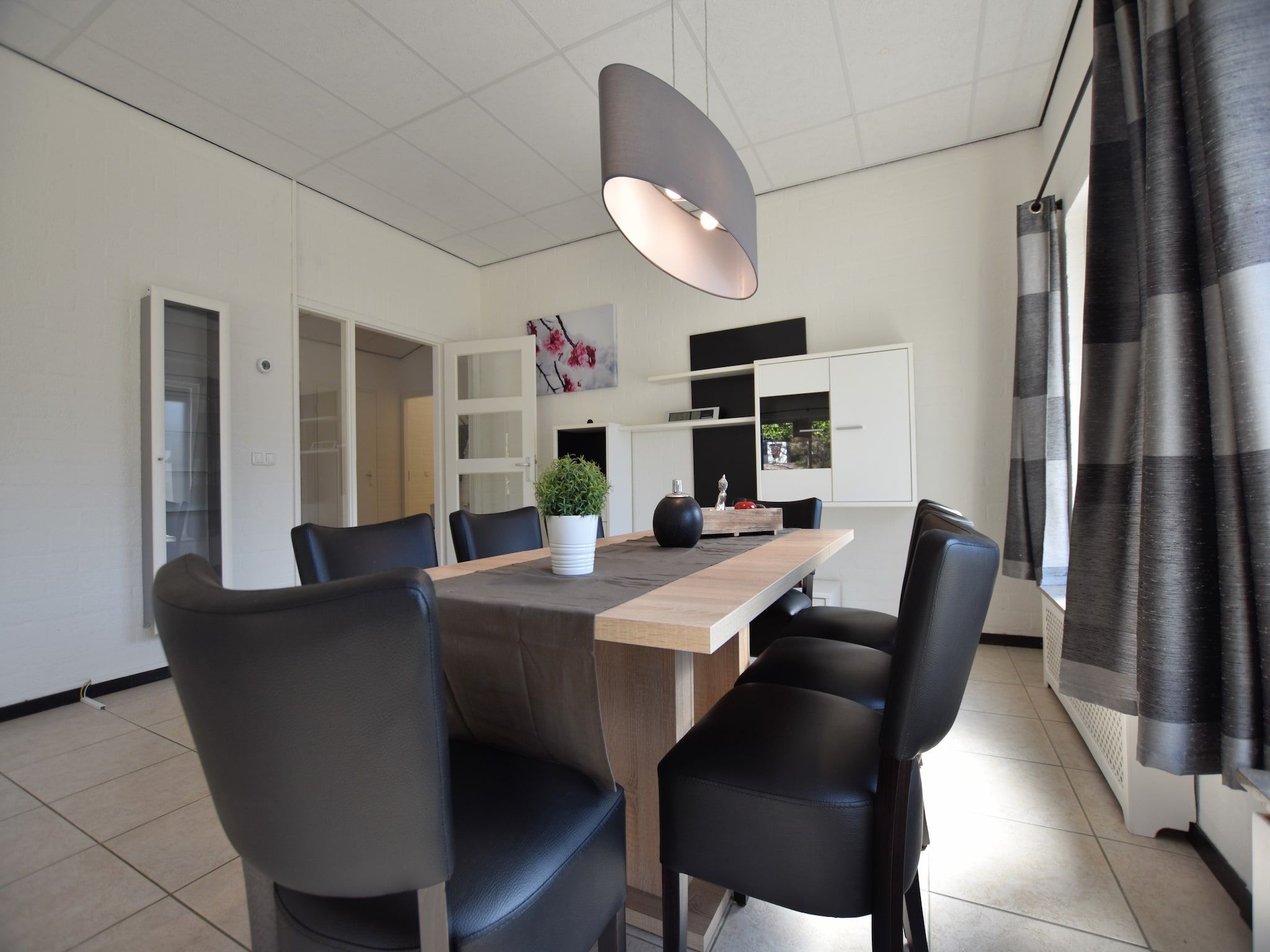 De eetkamer van Geulhuisje II in Walem