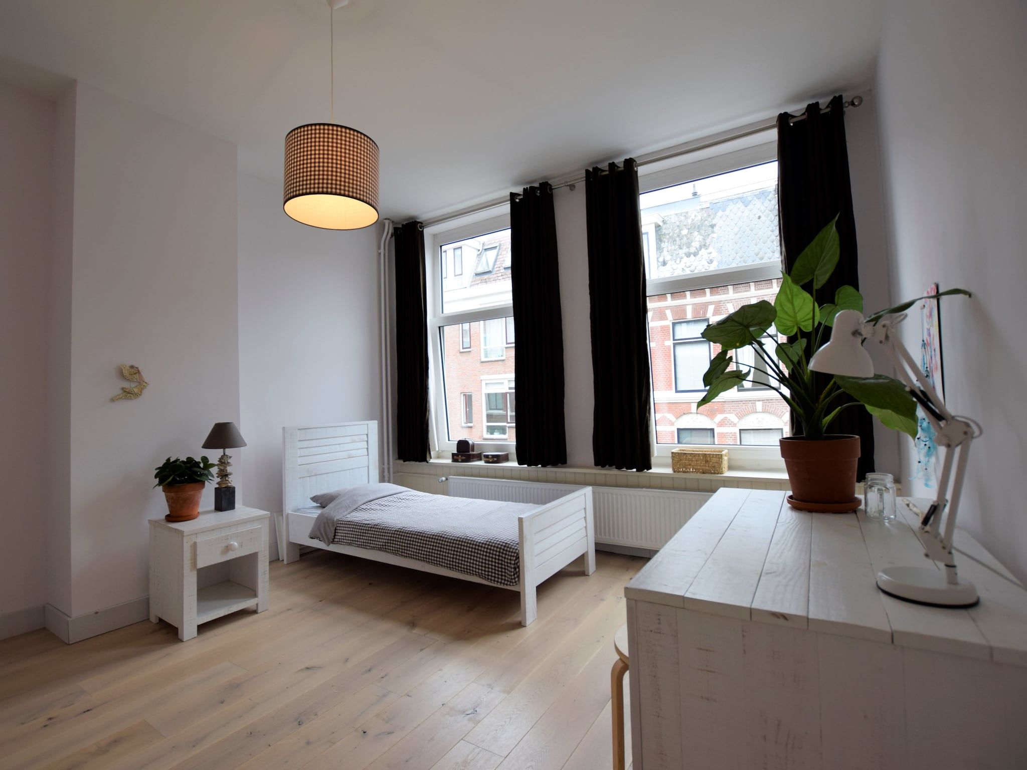 Een slaapkamer van Huize Columbus in Den Haag