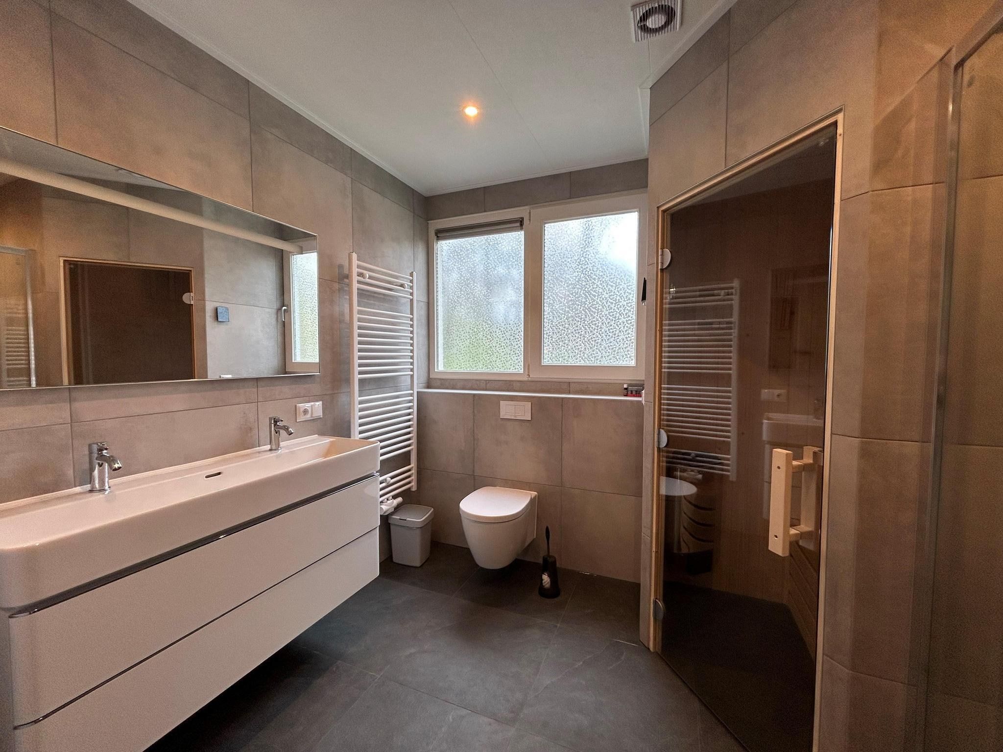 De badkamer van Vakantiepark De Rimboe & De Woeste Hoogte 2 in Hoenderloo