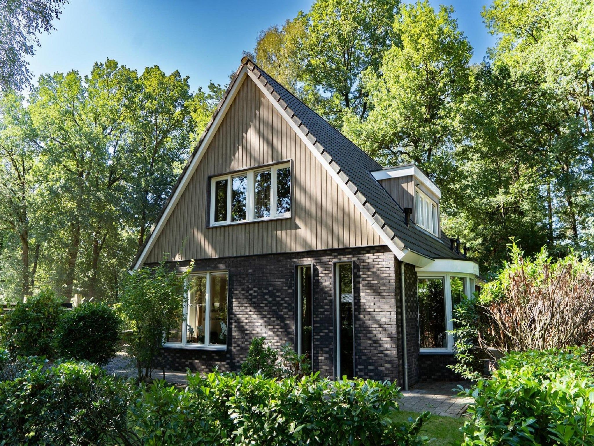 De buitenkant van Vakantiepark De Rimboe & De Woeste Hoogte 2 in Hoenderloo