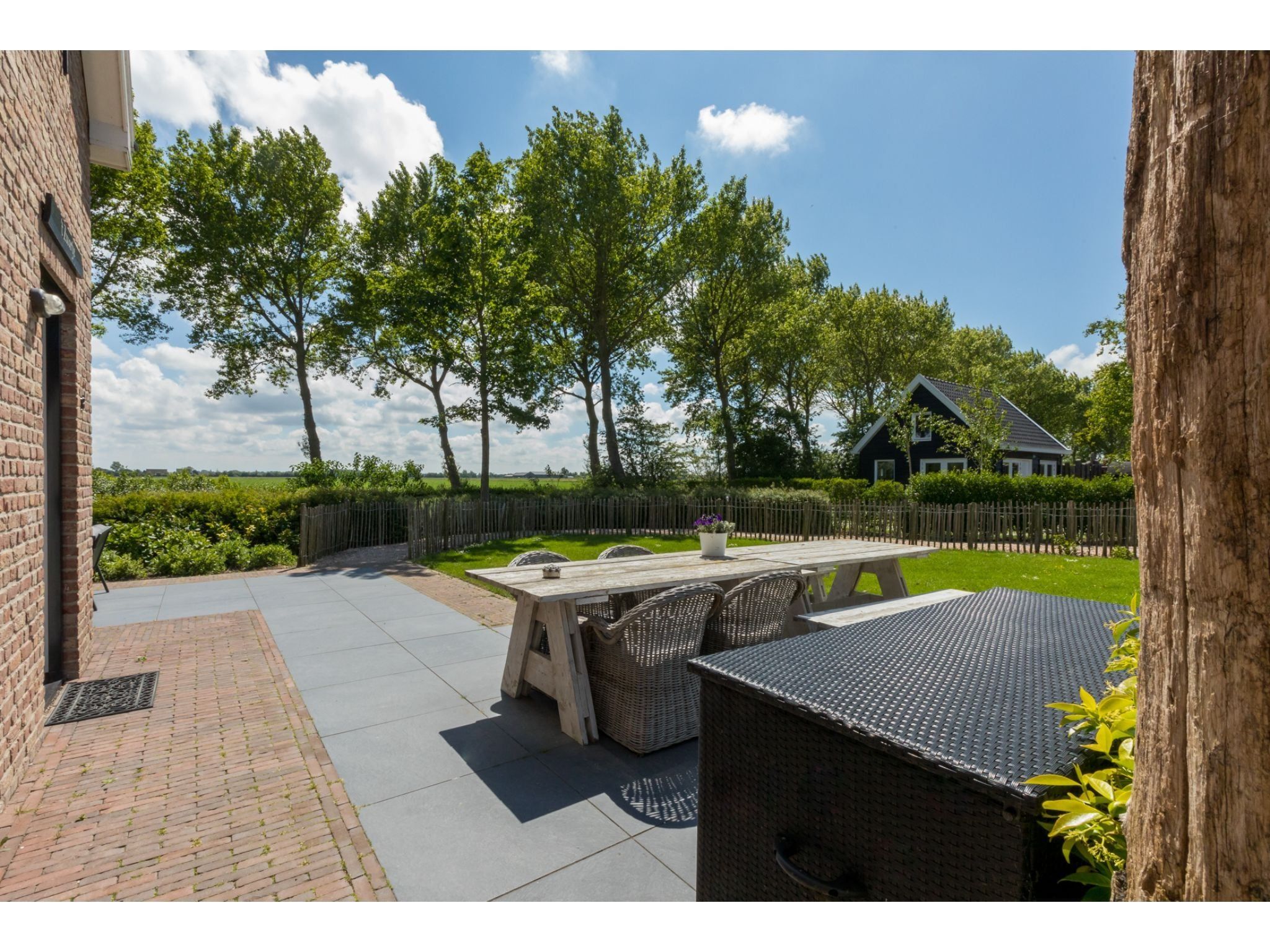 Het terras van Familiehuis - Lepelstraat 18AB  Vrouwenpolder in Vrouwenpolder