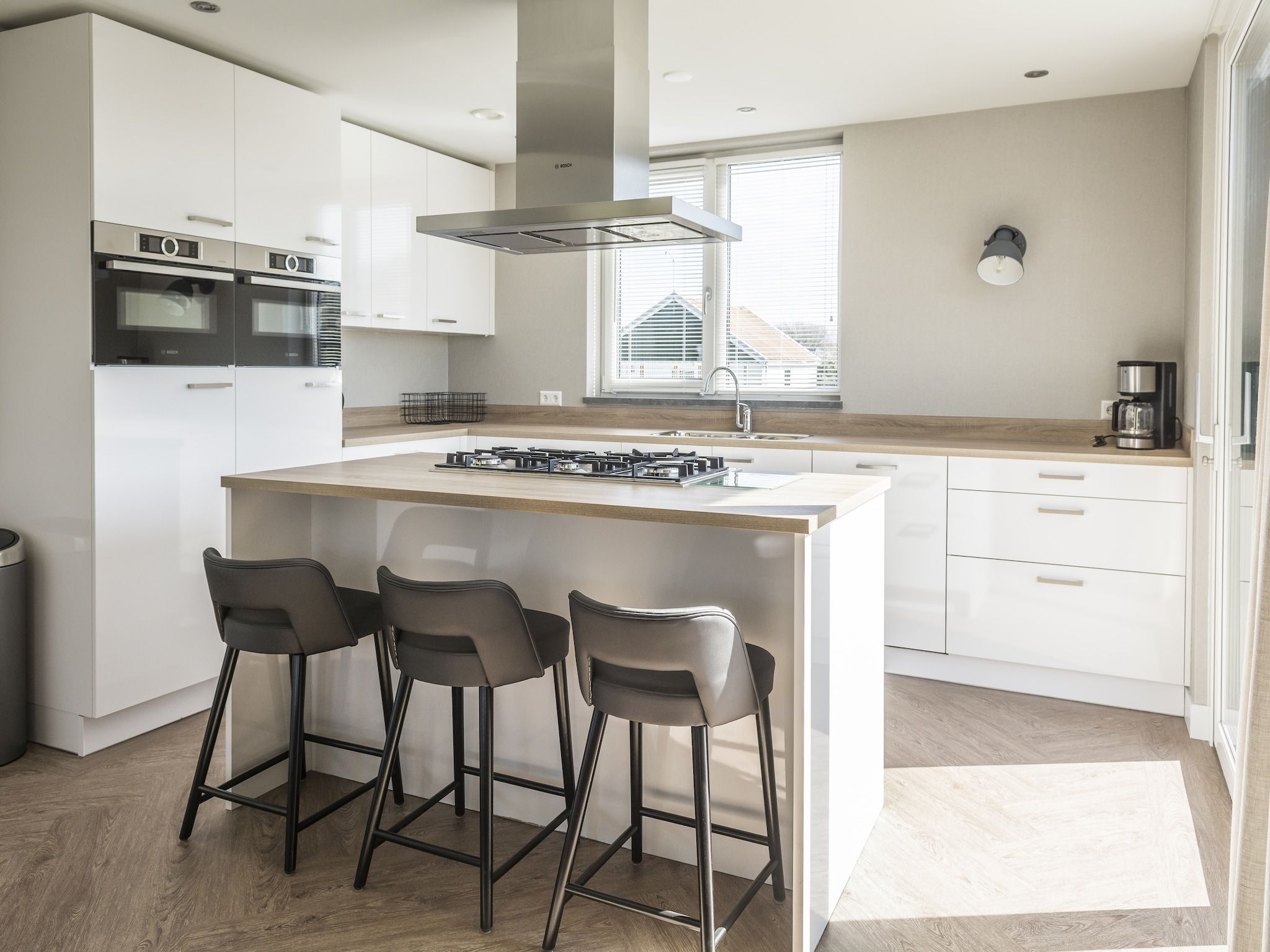 De keuken van Villa Bouwlust F Wellness in De Cocksdorp Texel