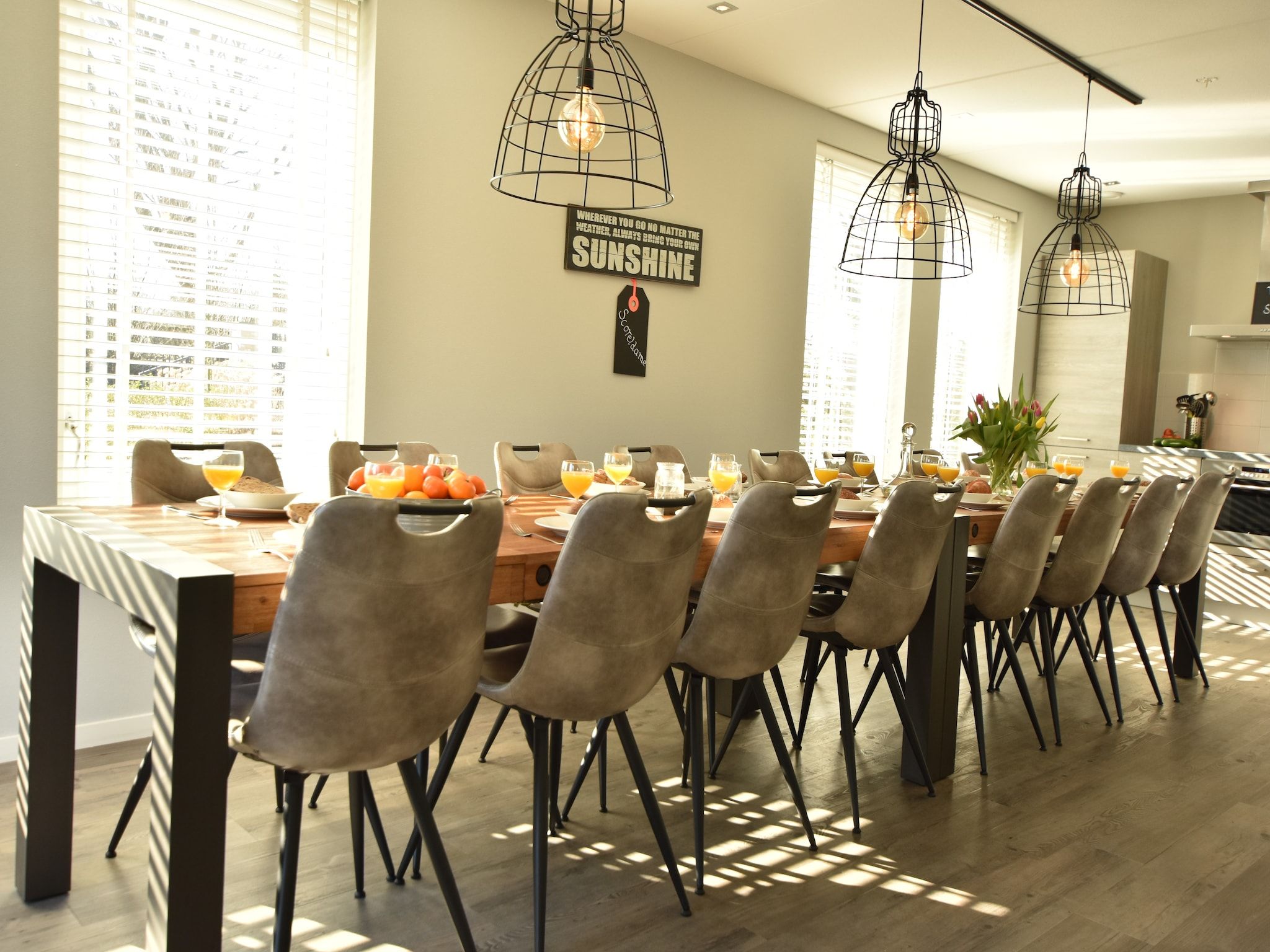 De eetkamer van Scoreldame XL in Schoorldam