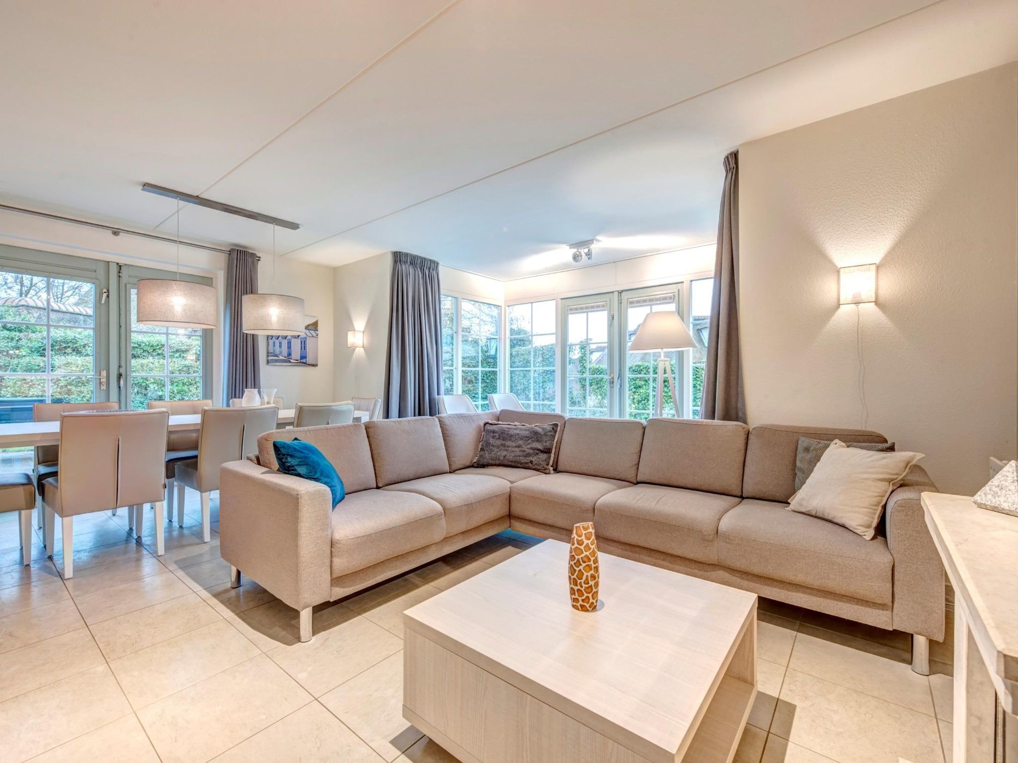 De woonkamer van Buitenhof Domburg 13 in Domburg