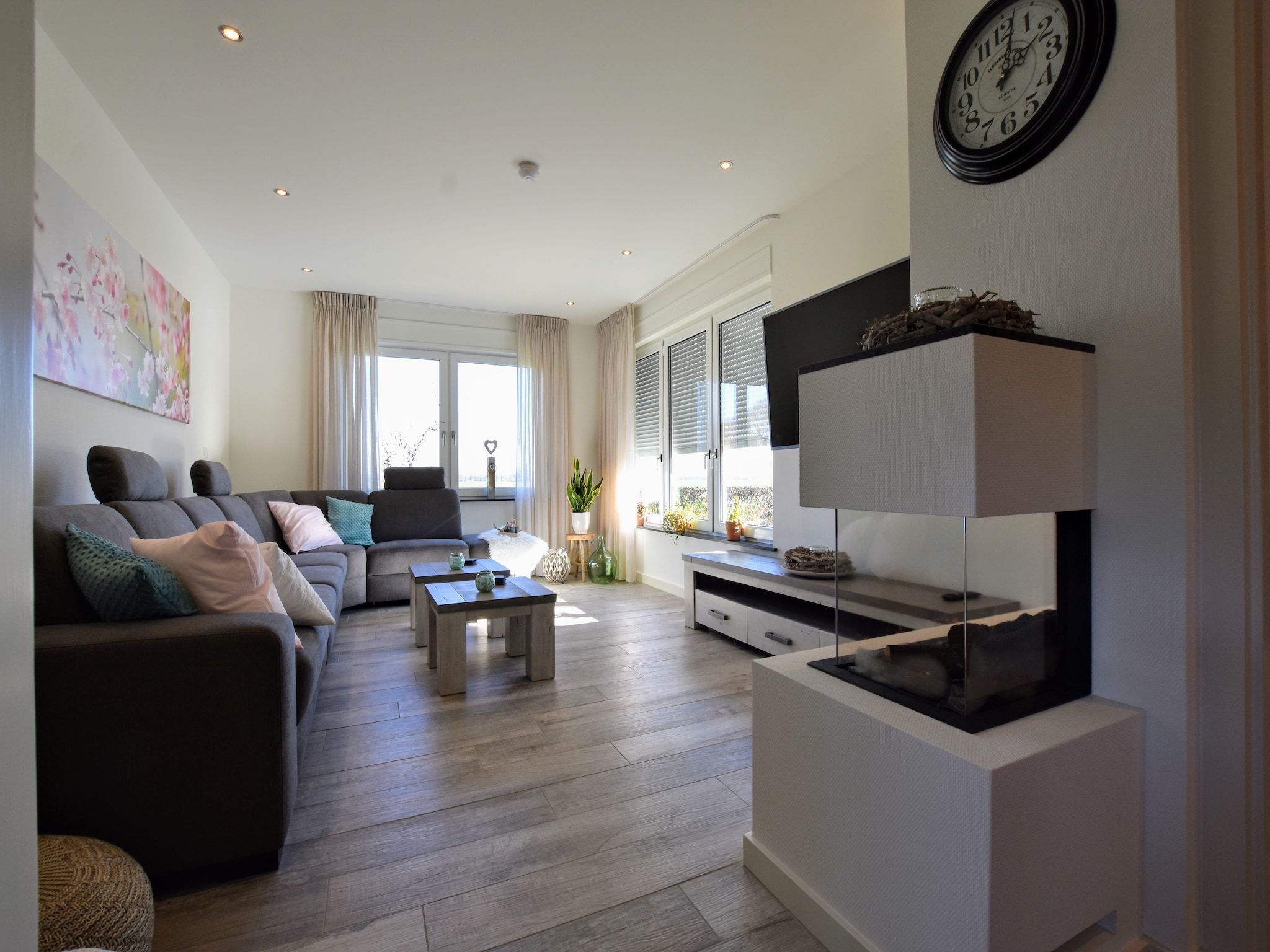 De woonkamer van Villa Grenszicht in Megchelen