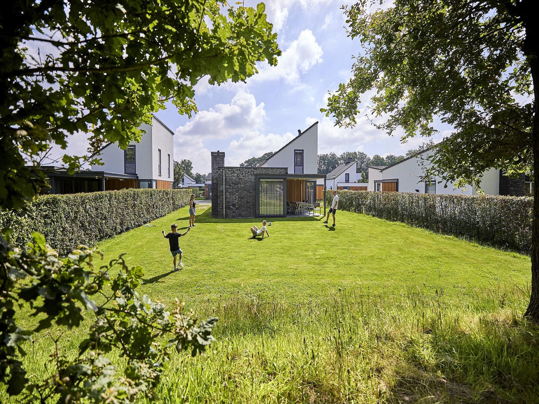 De tuin van Buitenhof De Leistert 26 in Roggel