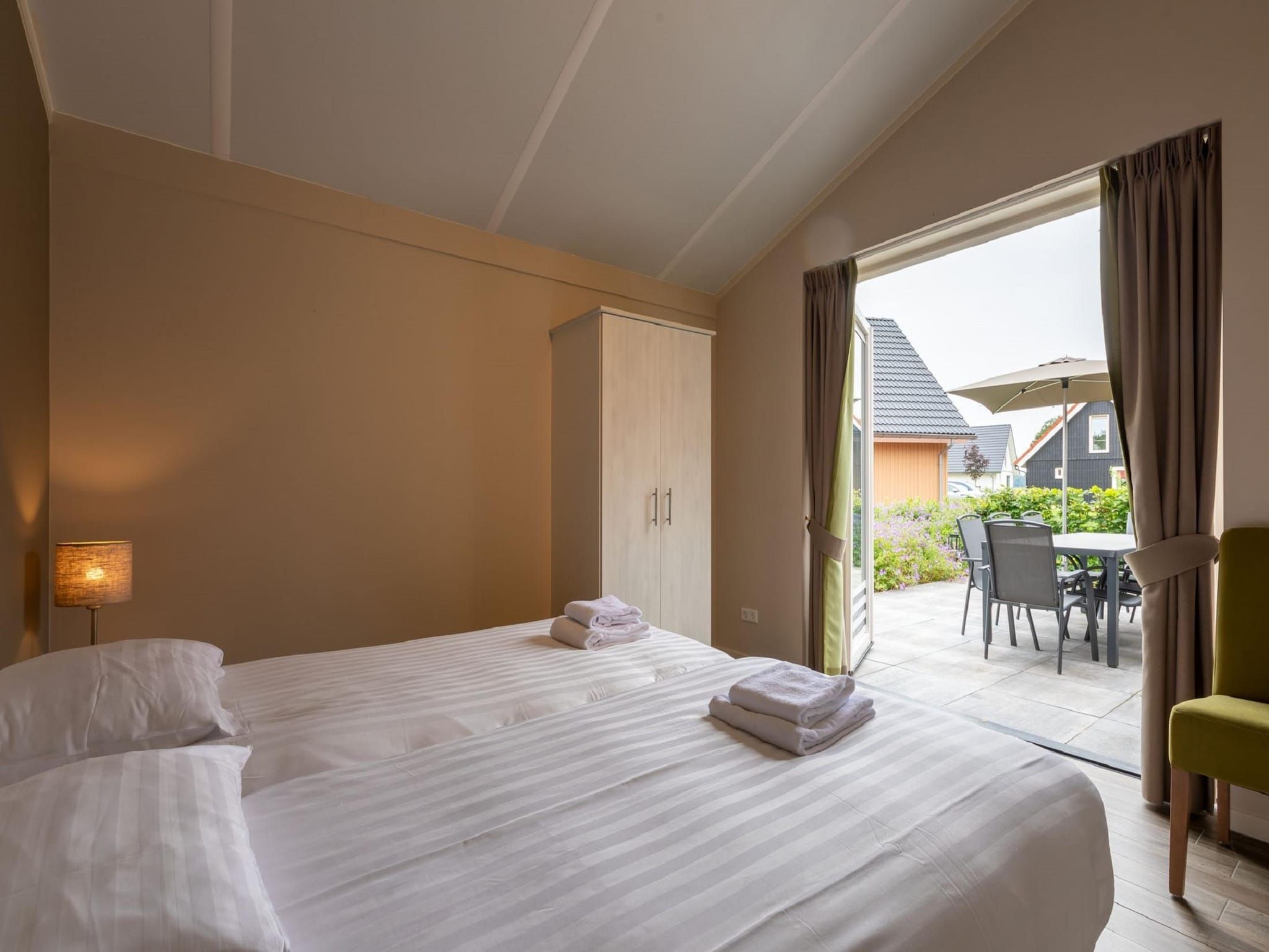 Een slaapkamer van Villapark Ehzerburg 2 in Almen