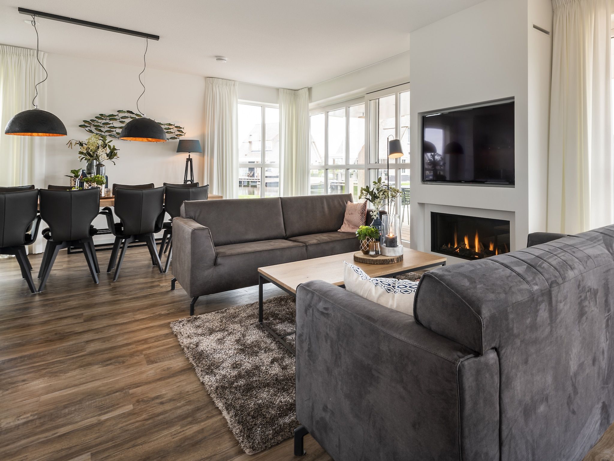 De woonkamer van Friese Meren Villa's 2 in Delfstrahuizen