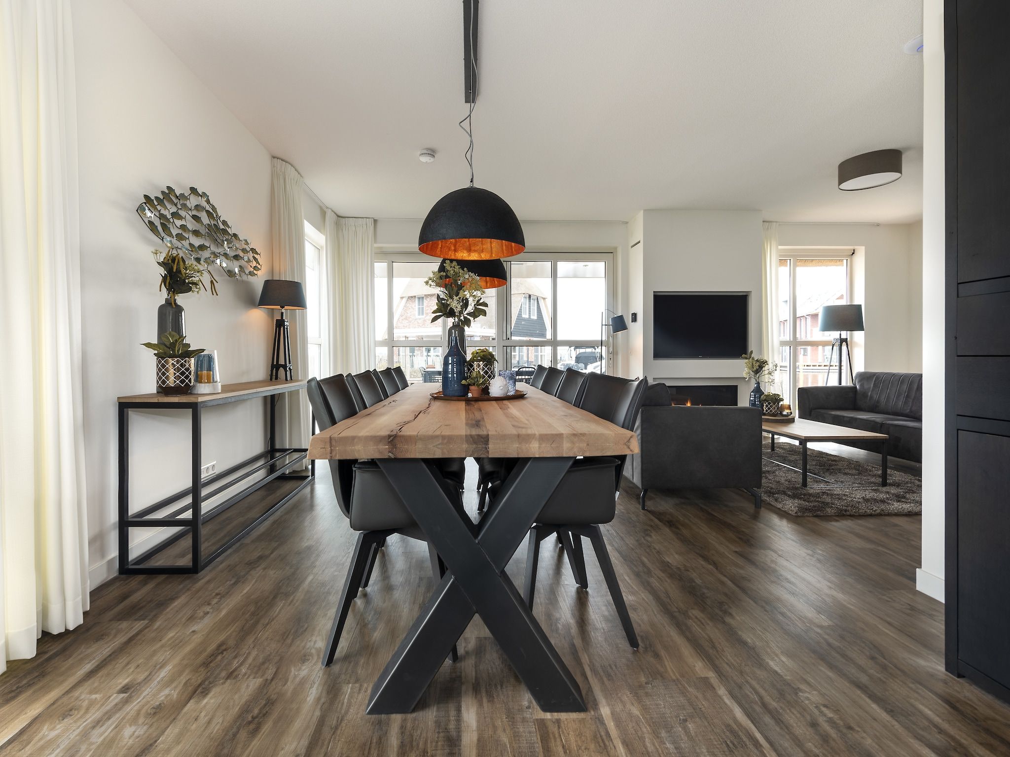 De eetkamer van Friese Meren Villa's 2 in Delfstrahuizen