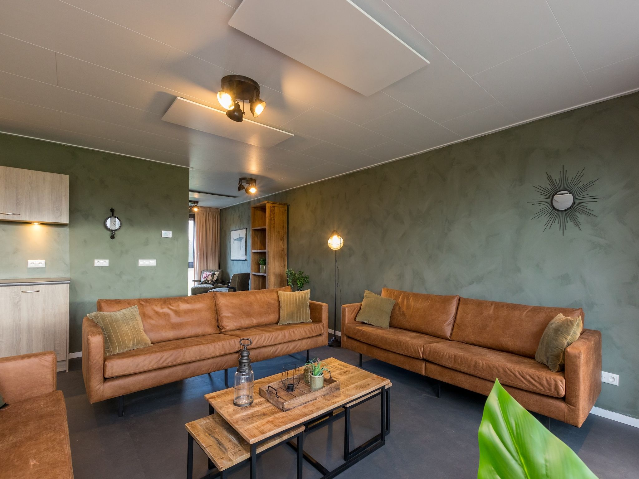 De woonkamer van Vroondijk 2-Zeebloesem in Vrouwenpolder