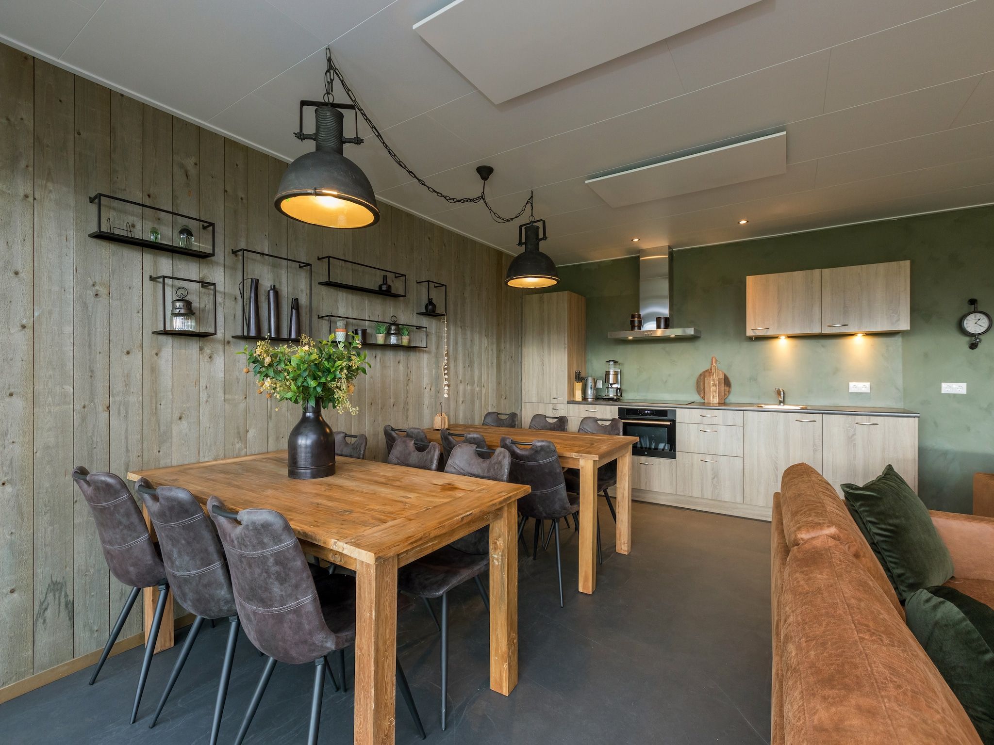 De woonkamer van Vroondijk 2-Zeebloesem in Vrouwenpolder