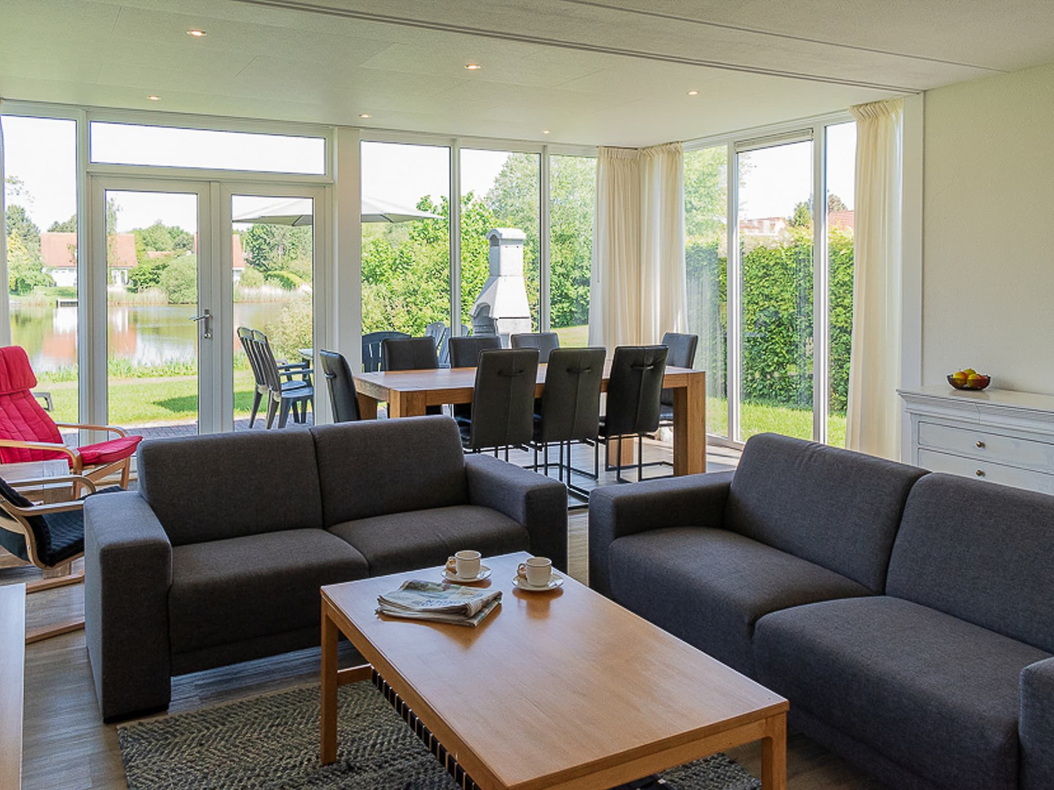 De woonkamer van Vakantiepark Emslandermeer 3 in Vlagtwedde