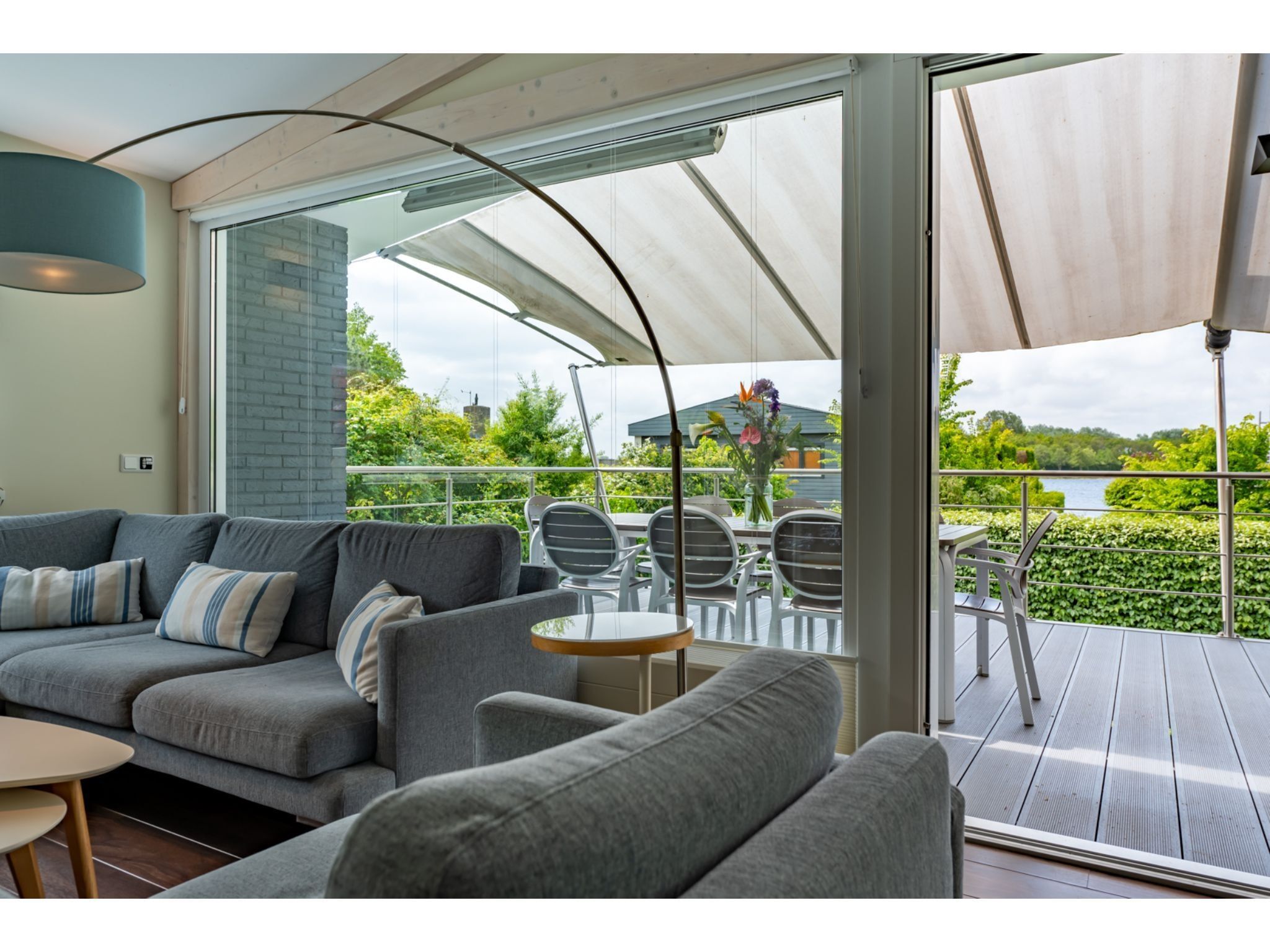 De woonkamer van Sternlaan 30 in Kamperland