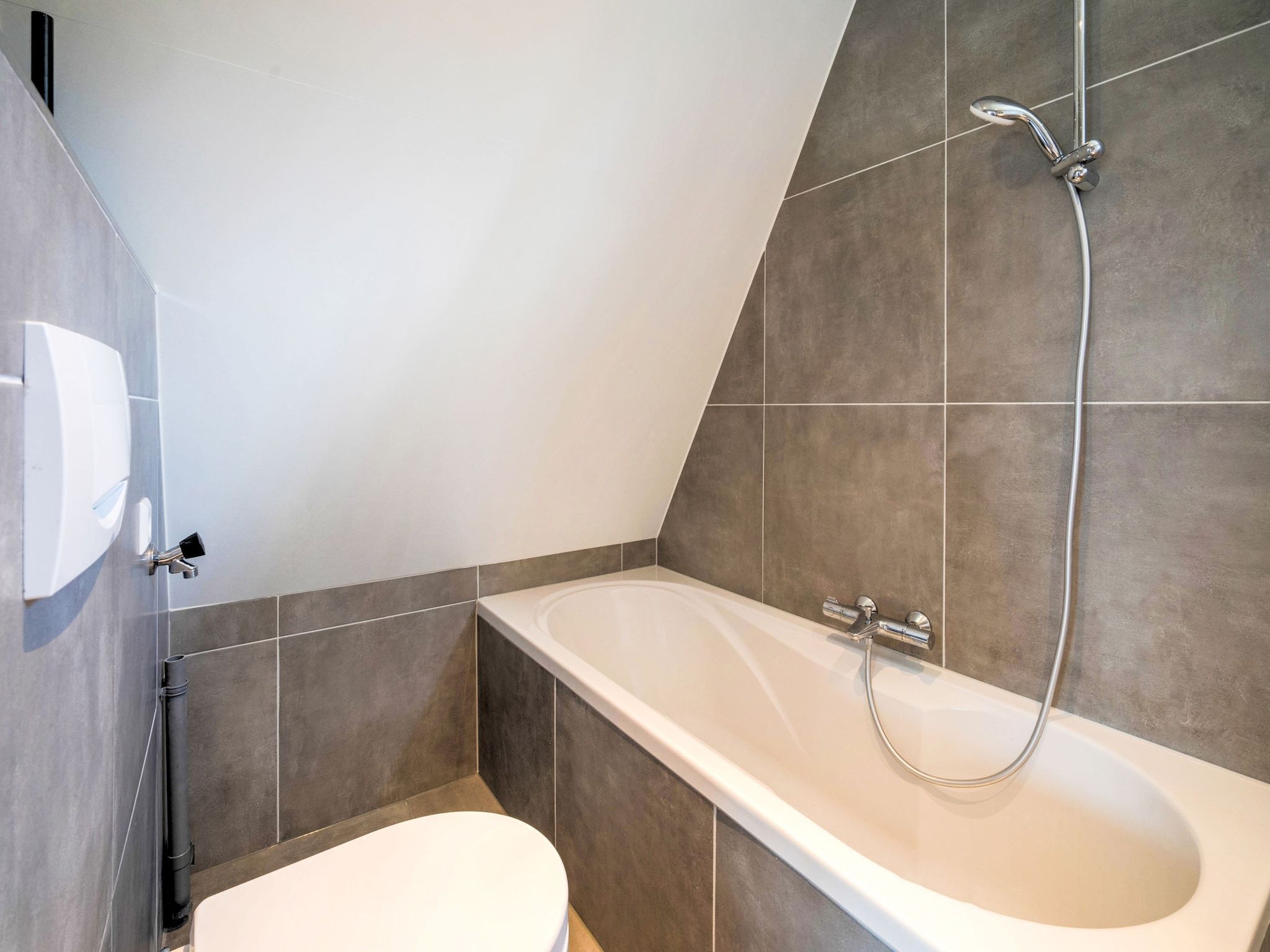 De badkamer van Bungalow 64 en 65 in Stramproy