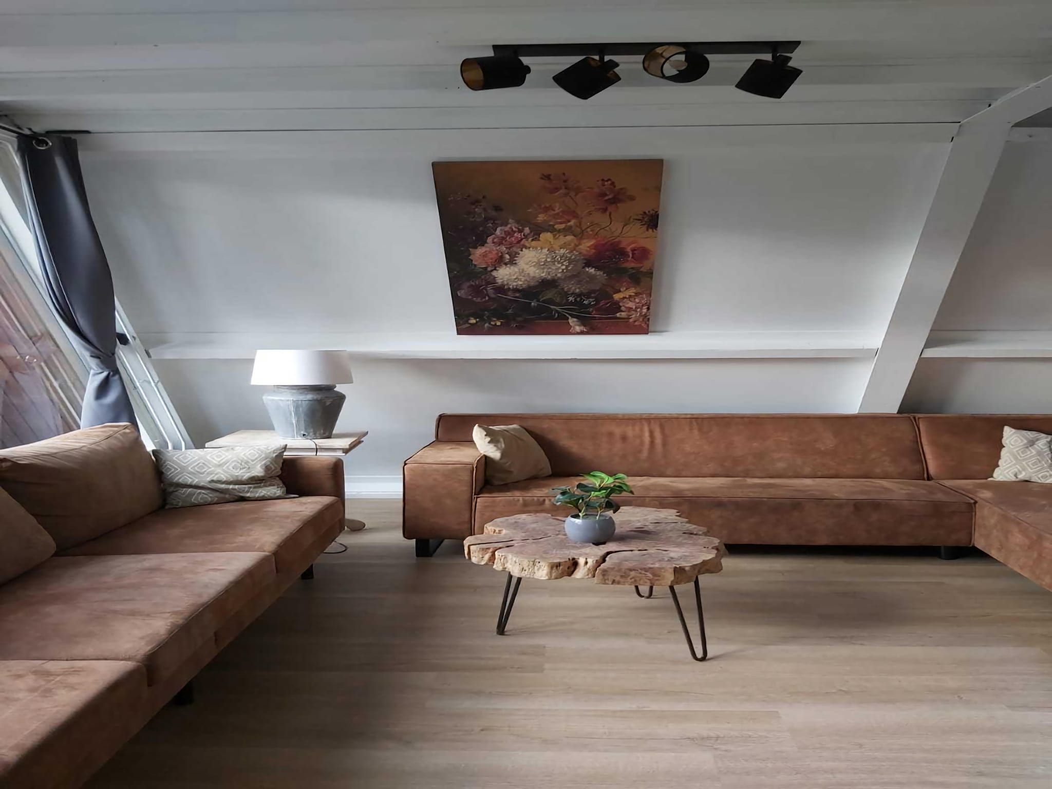 De woonkamer van Bungalow 64 en 65 in Stramproy