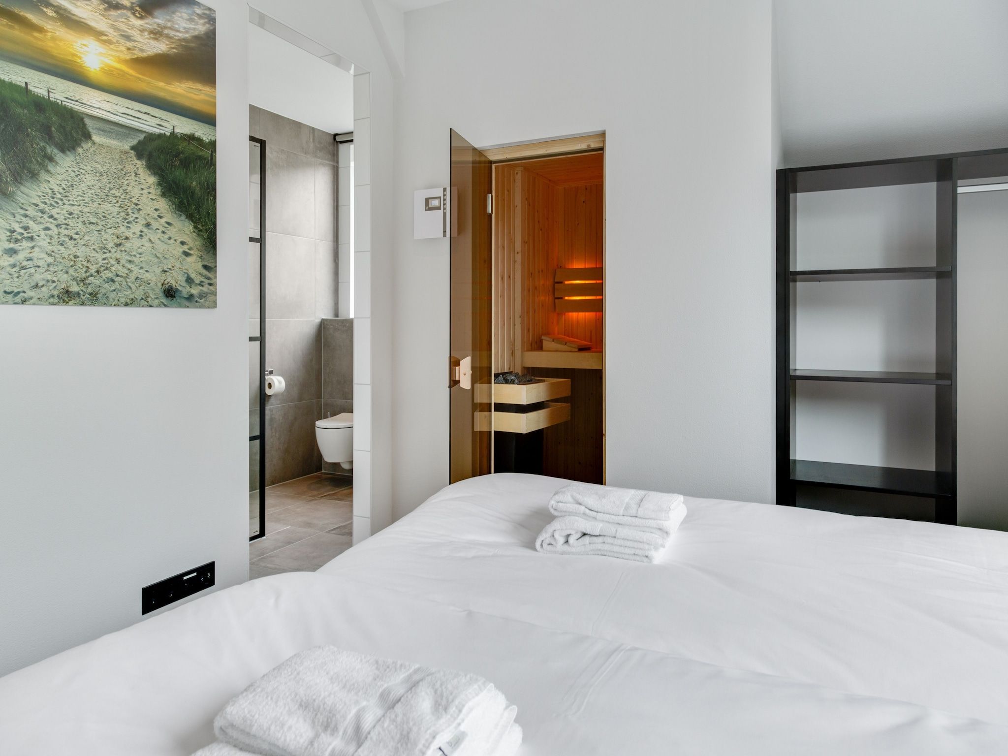 Een slaapkamer van De  Koog  nr 3 - 6 pers woning de luxe in De Koog Texel