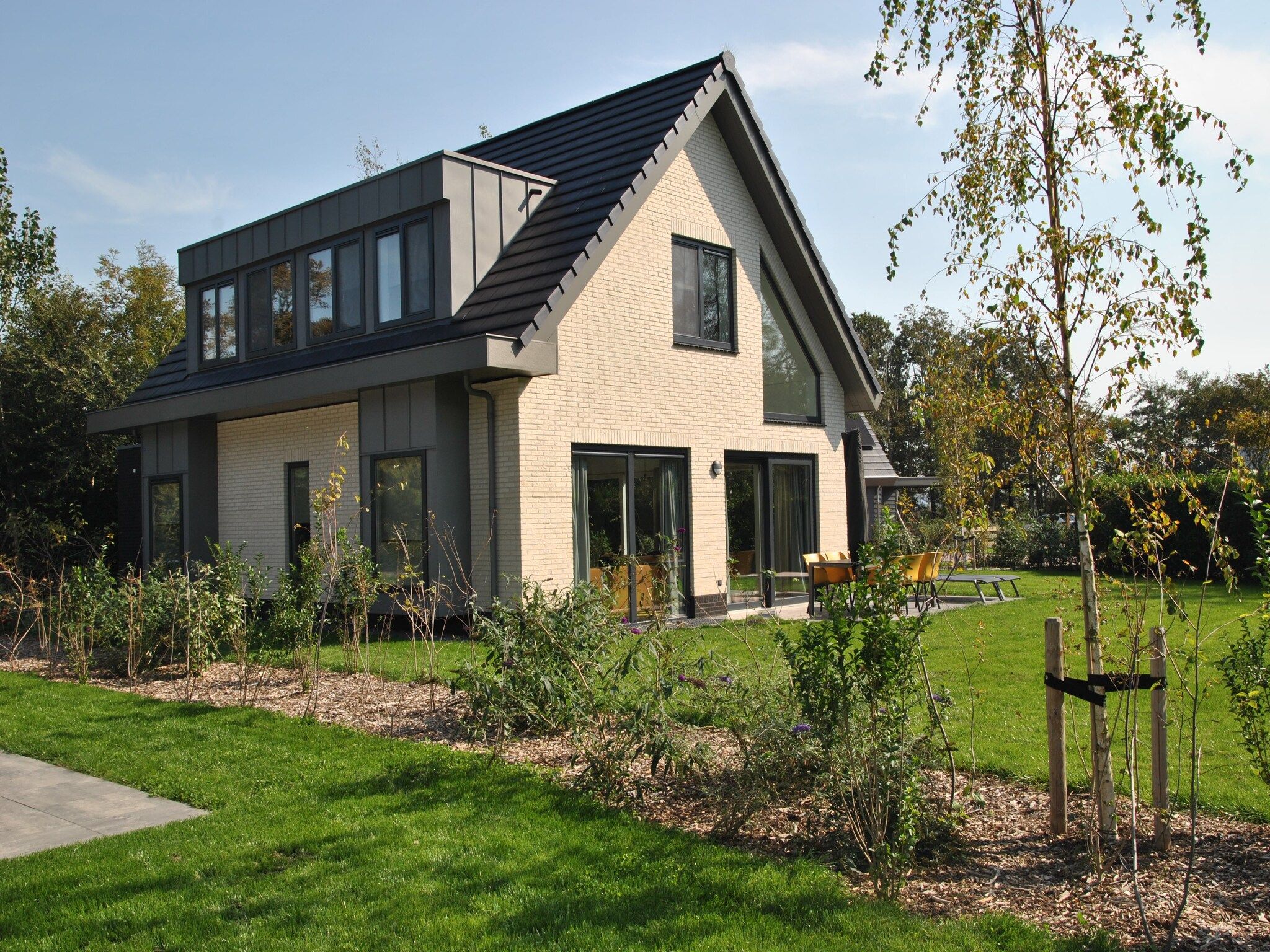 De buitenkant van De Koog  nr 4 - 6 pers woning de luxe in De Koog Texel