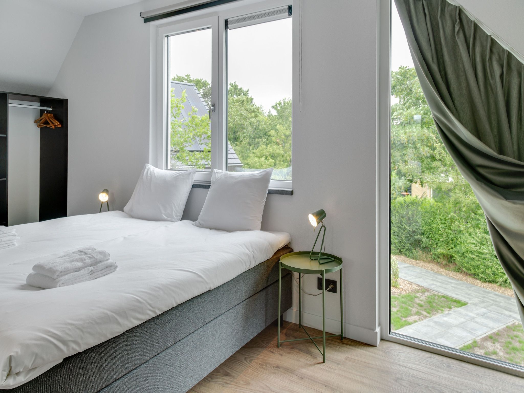 Een slaapkamer van De Koog  nr 5 - 6 pers woning de luxe in De Koog Texel