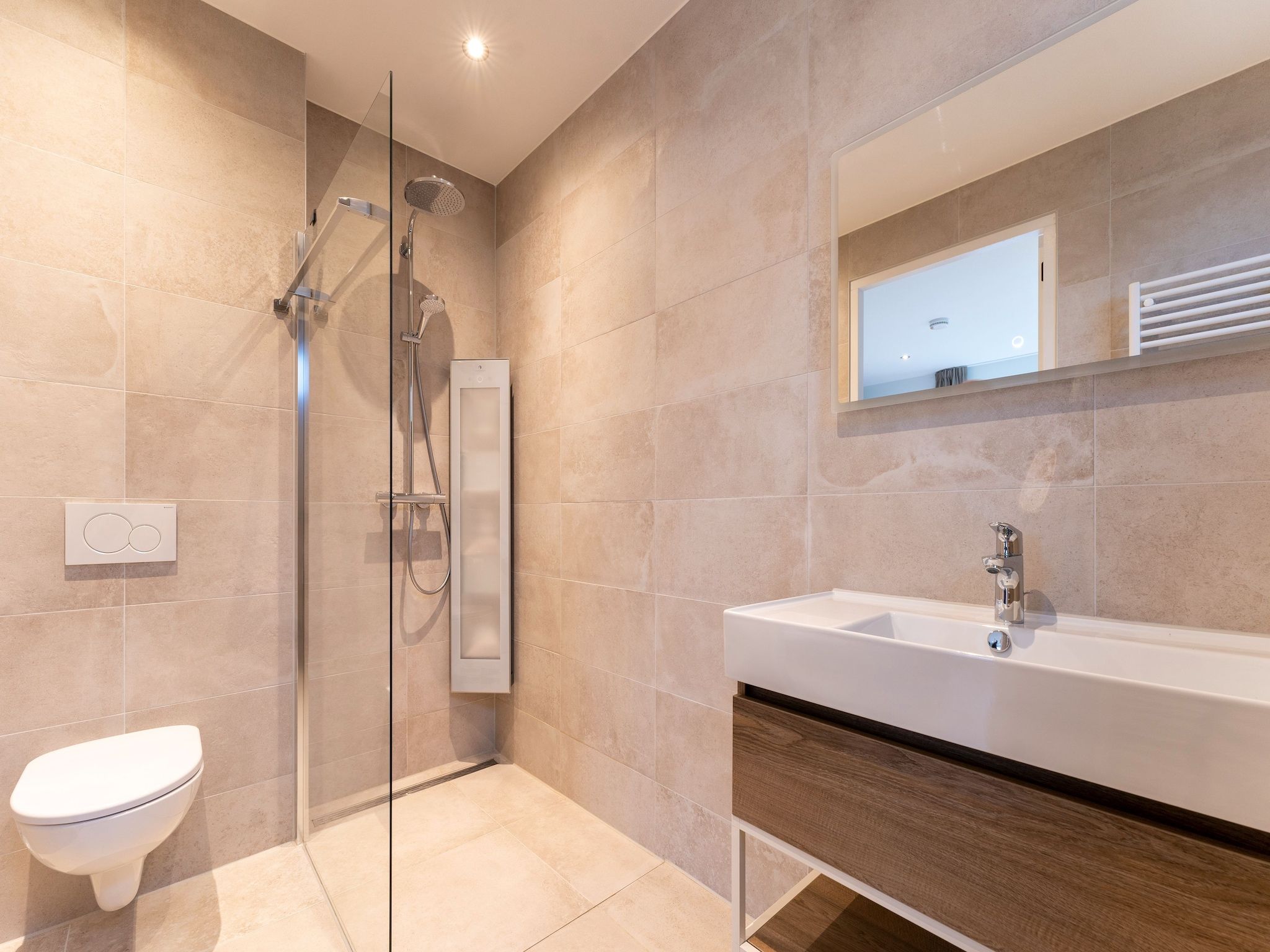 De badkamer van So What 15 in De Koog Texel