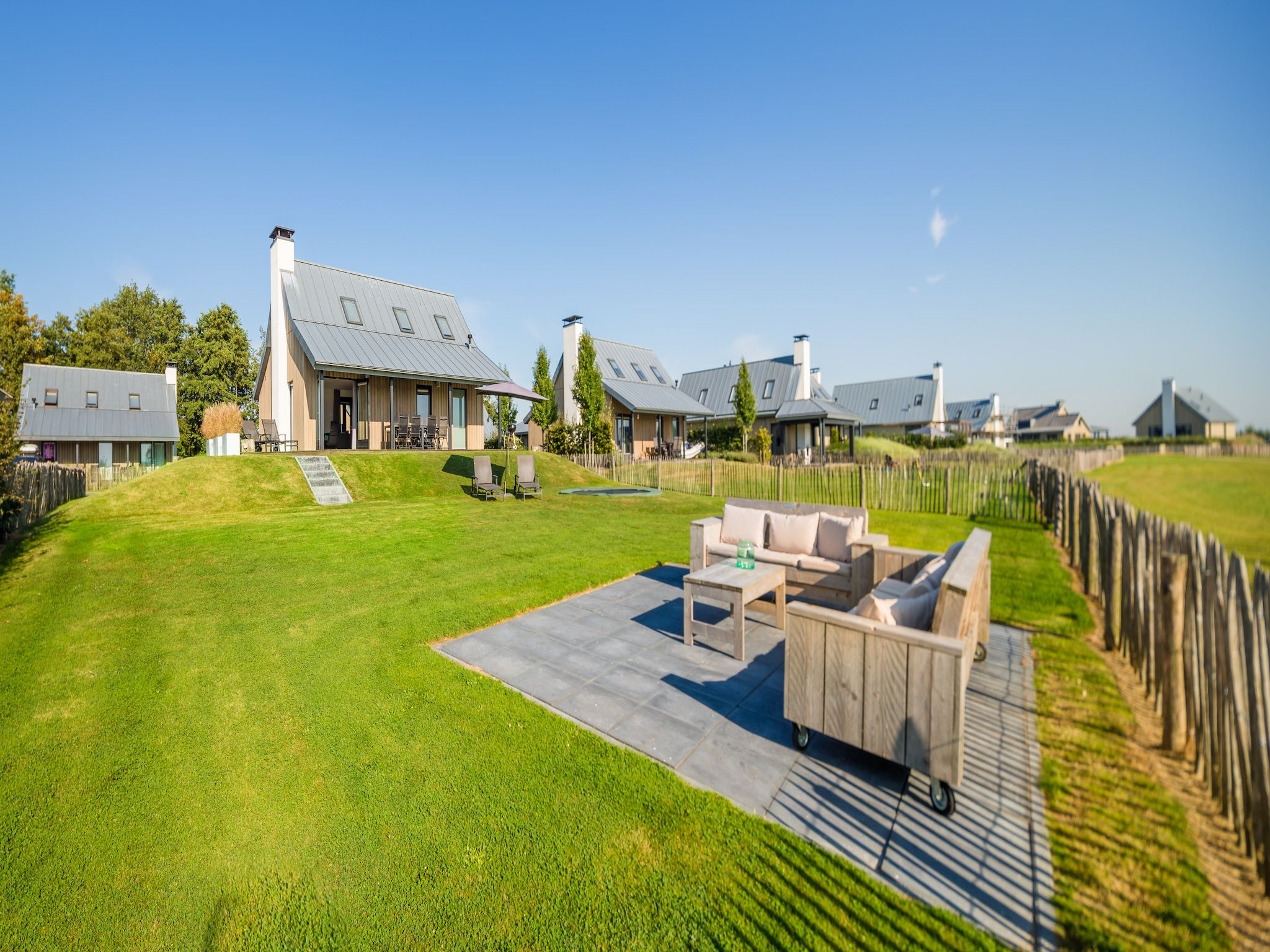 De buitenkant van Resort Waterrijk Oesterdam 8 in Tholen