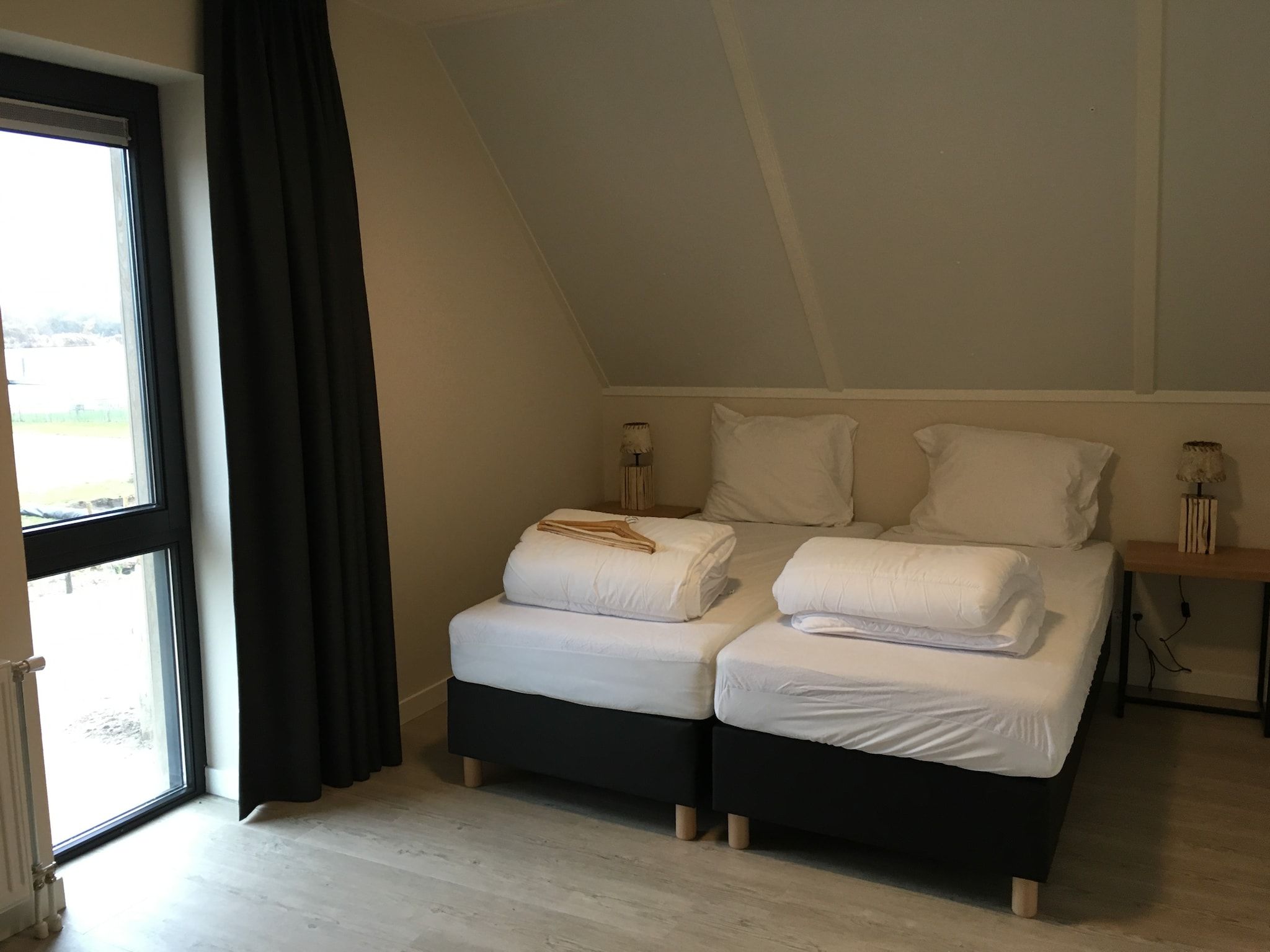 Een slaapkamer van Resort Waterrijk Oesterdam 11 in Tholen