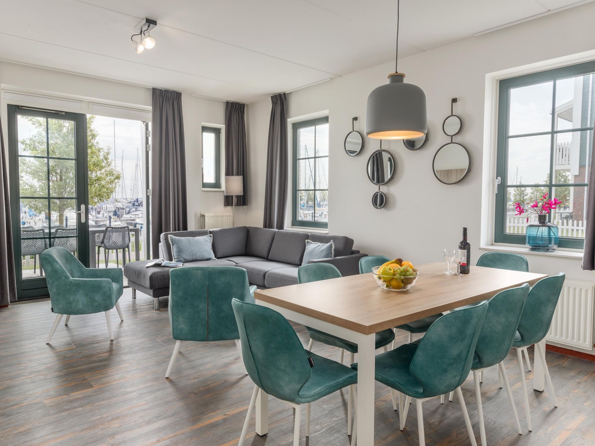 De eetkamer van Marinapark Volendam 13 in Volendam