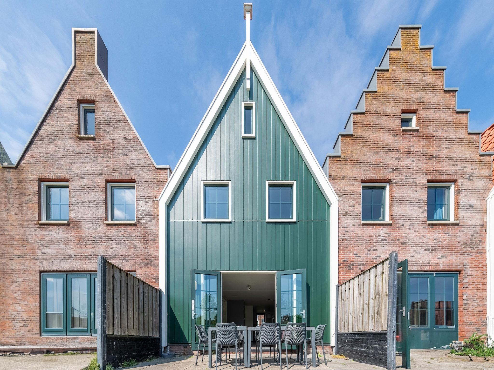 De buitenkant van Marinapark Volendam 14 in Volendam