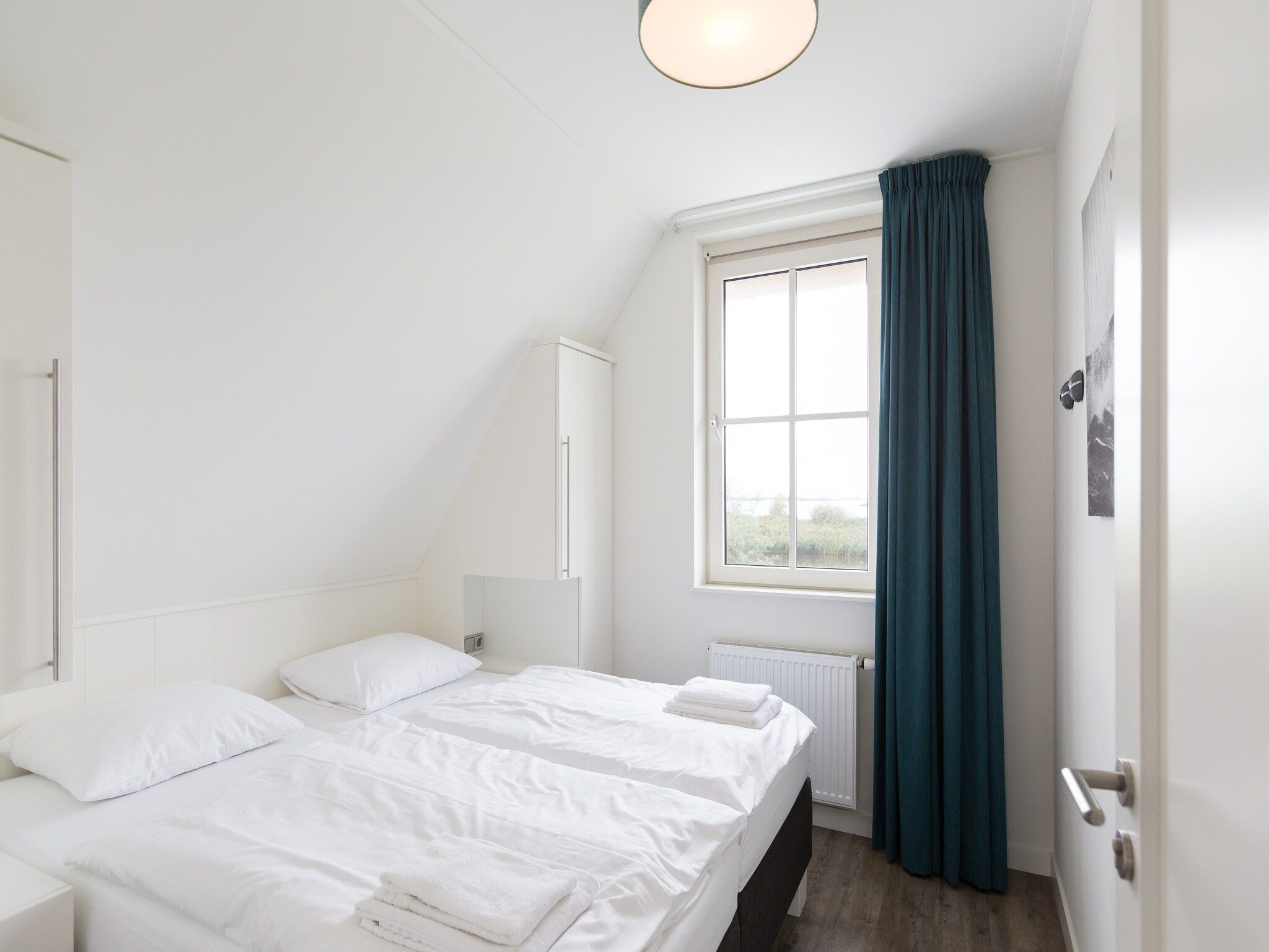 Een slaapkamer van Friese Meren Villa's 10 in Delfstrahuizen