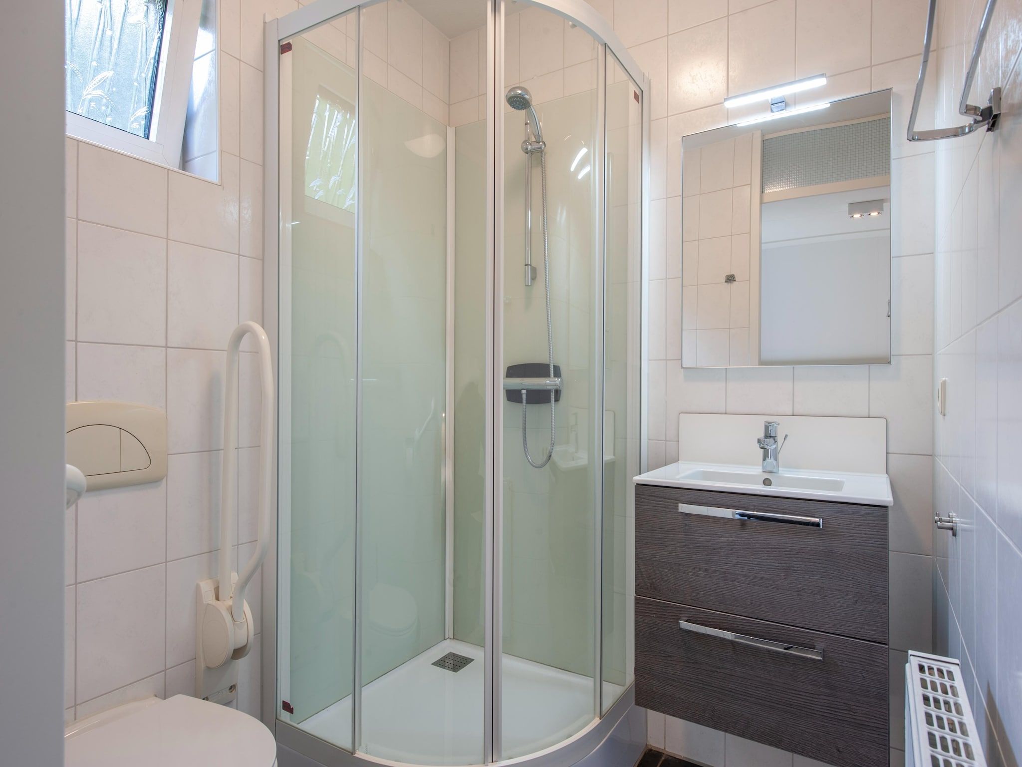 De badkamer van Vakantiepark de Katjeskelder 13 in Oosterhout