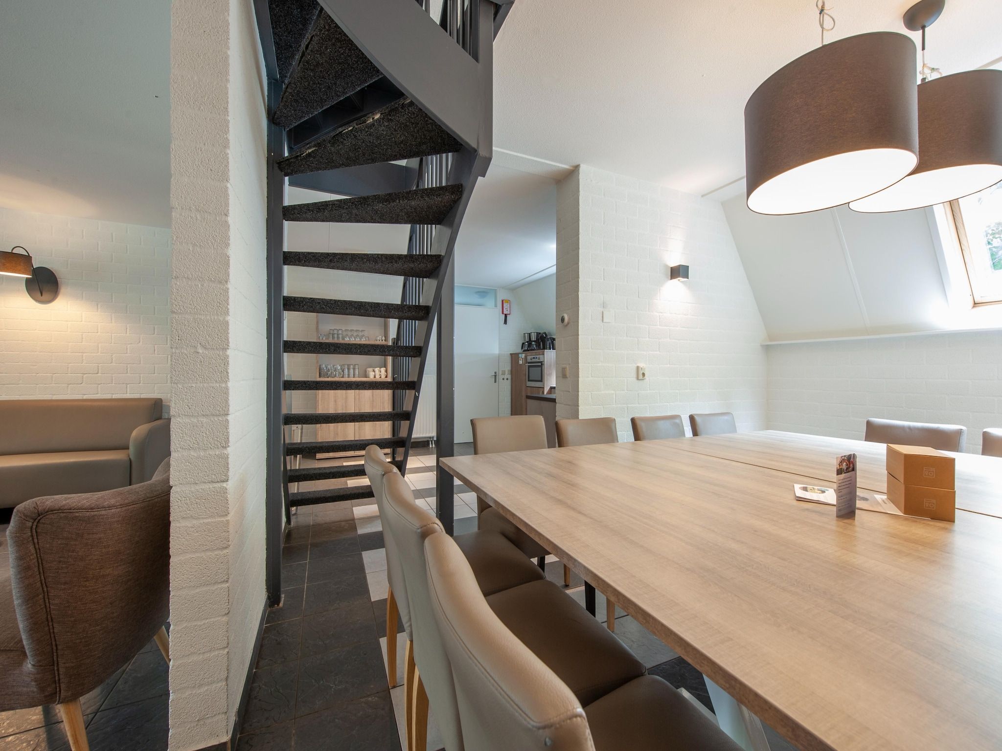 De eetkamer van Vakantiepark de Katjeskelder 13 in Oosterhout