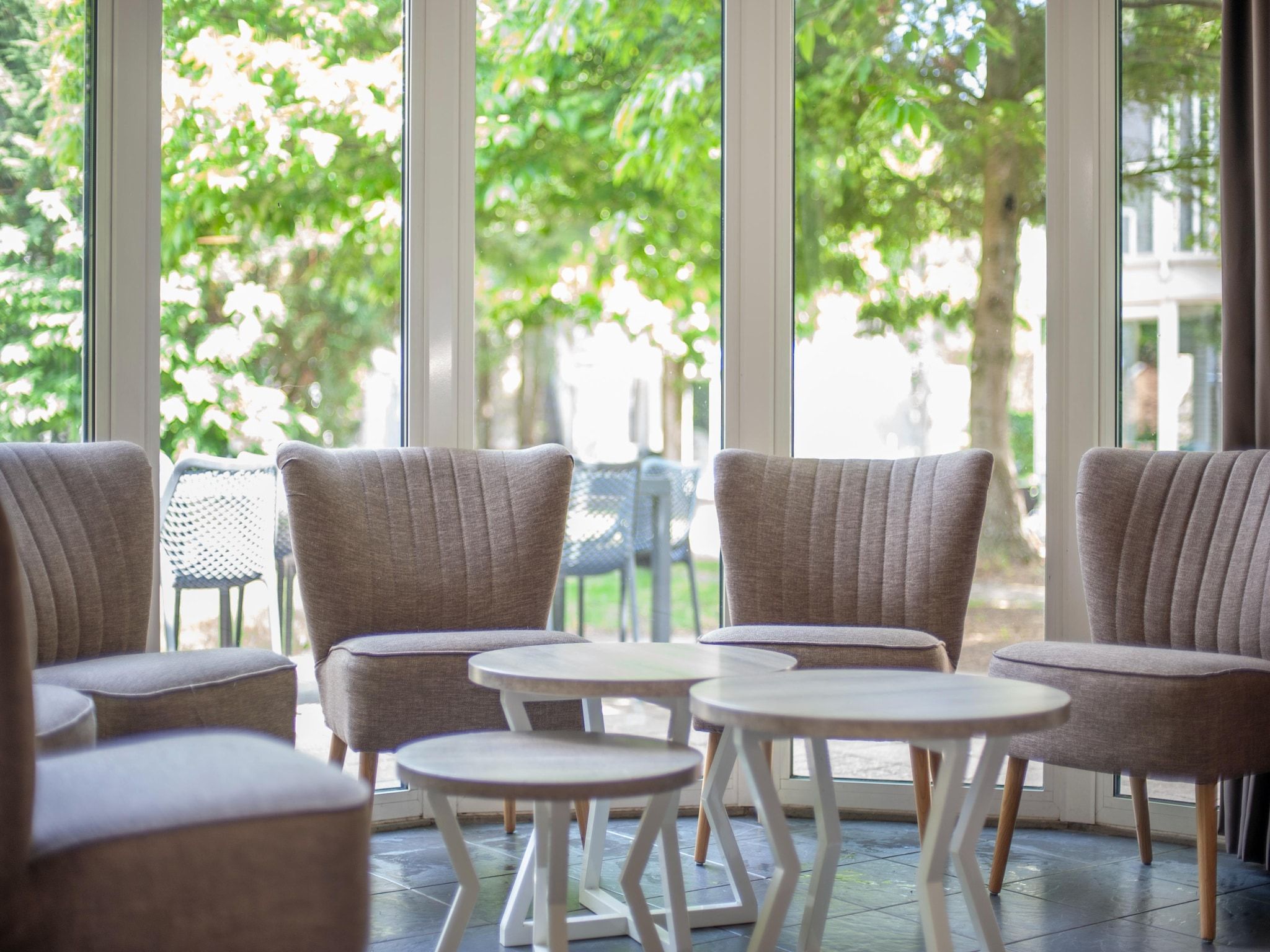 De woonkamer van Vakantiepark de Katjeskelder 13 in Oosterhout