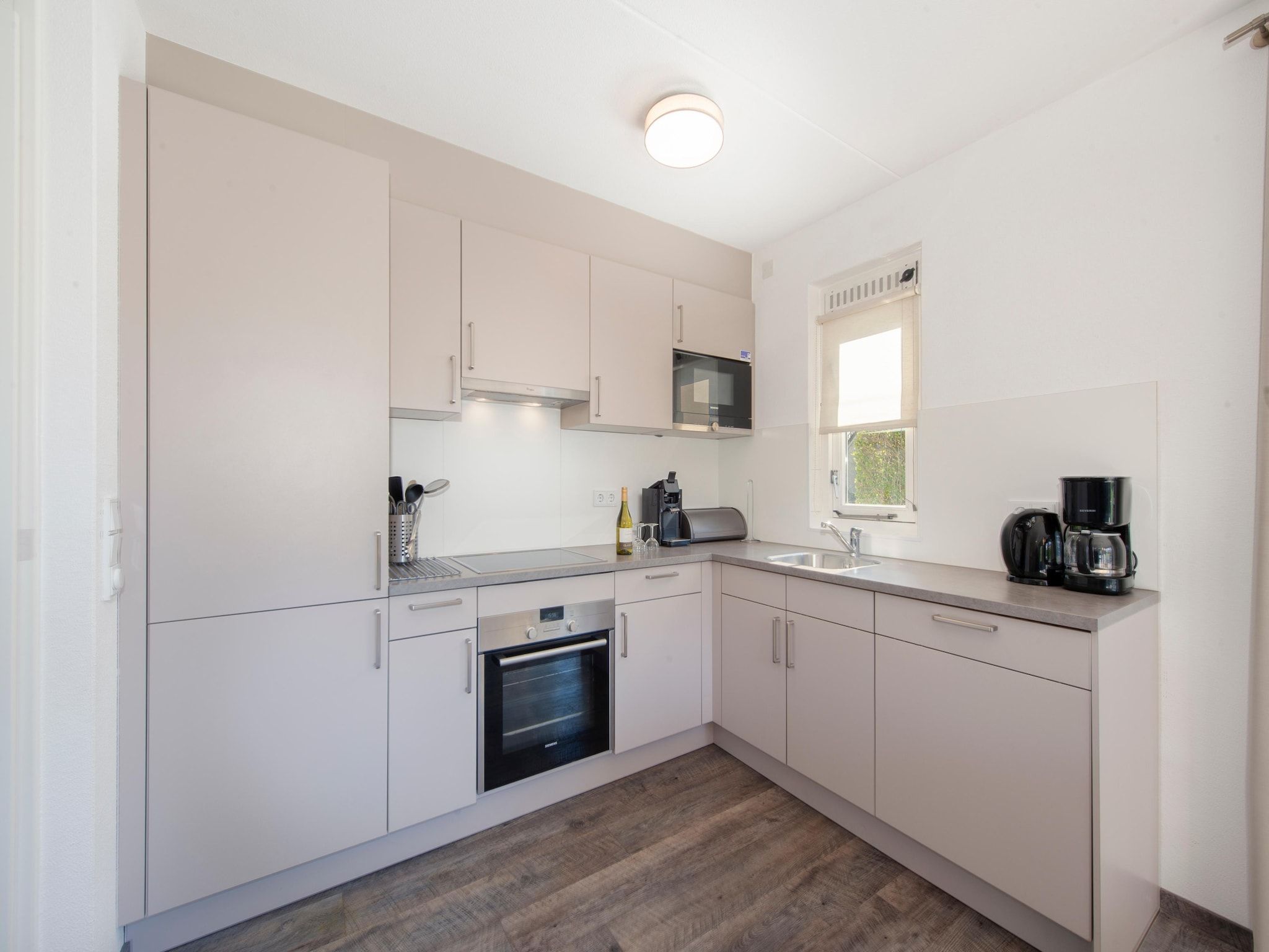 De keuken van Noordzee Résidence De Banjaard 16 in Kamperland