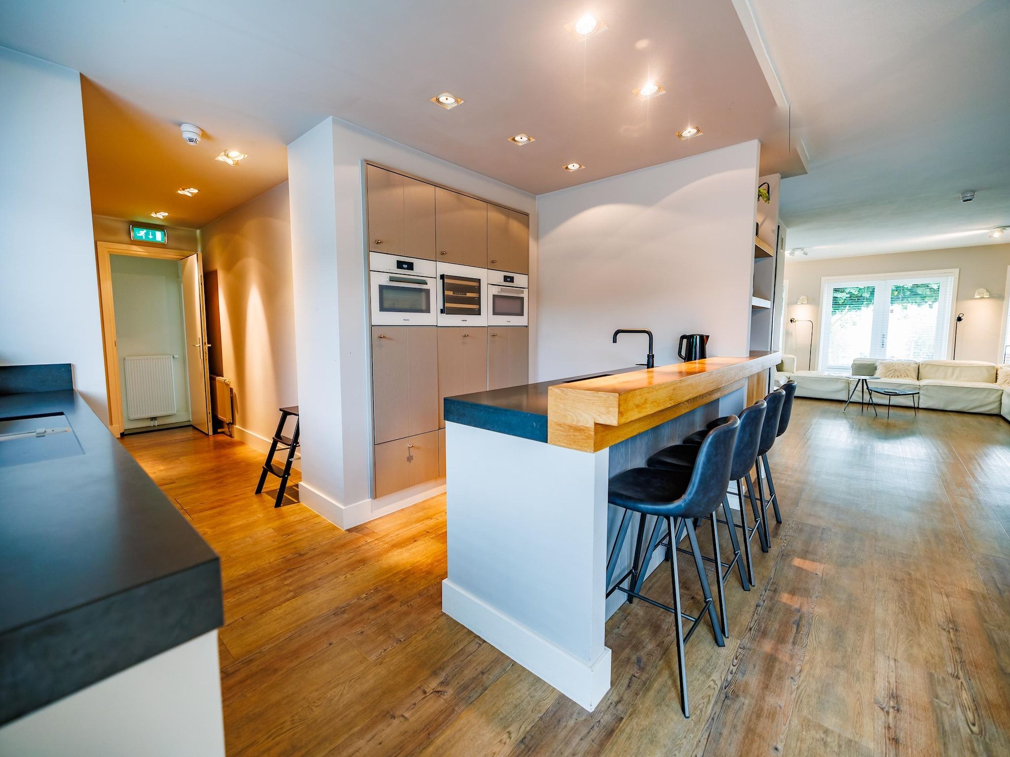 De eetkamer van Vakantiepark Eiland van Maurik 4 in Maurik