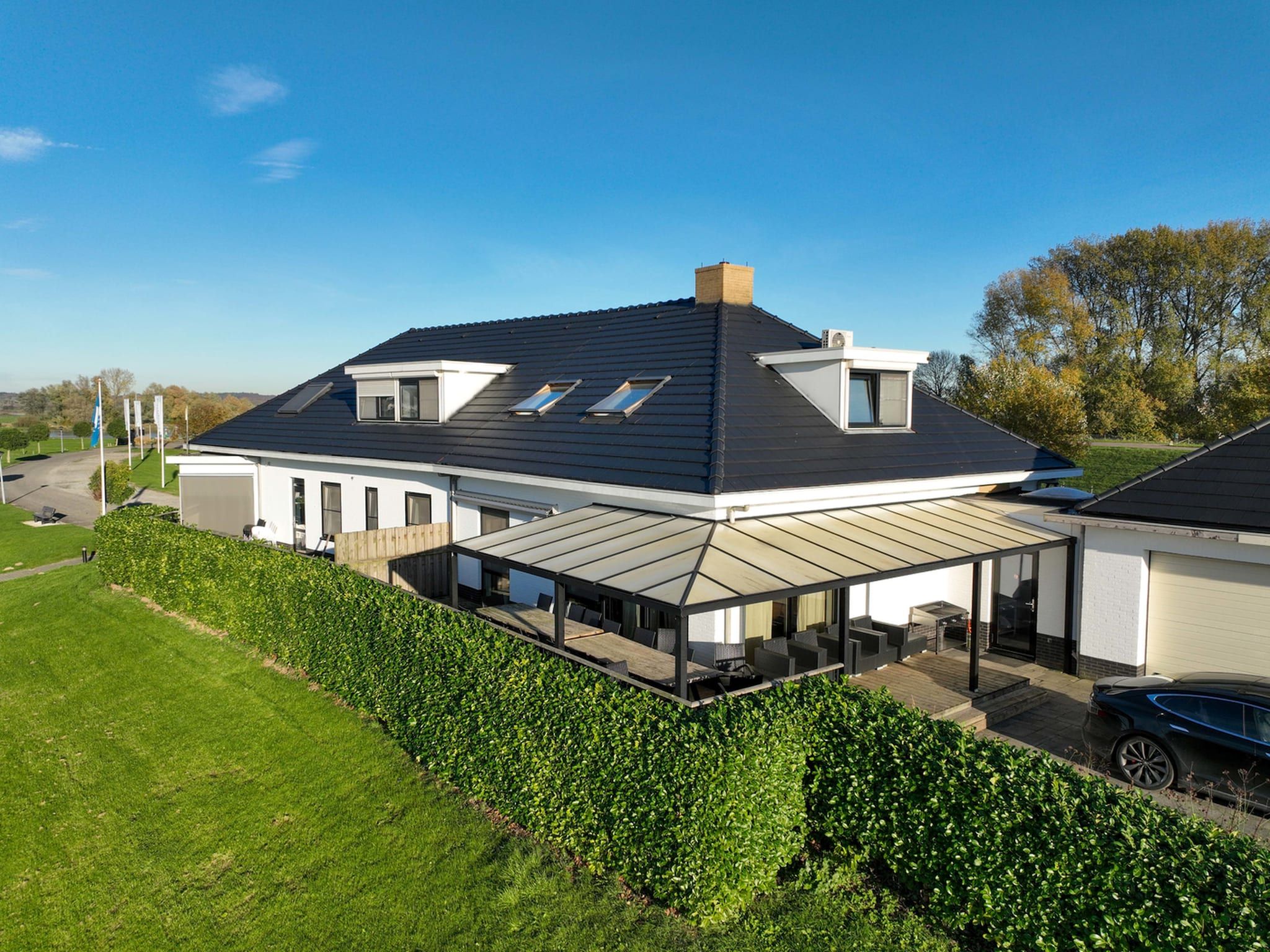 De buitenkant van Vakantiepark Eiland van Maurik 5 in Maurik