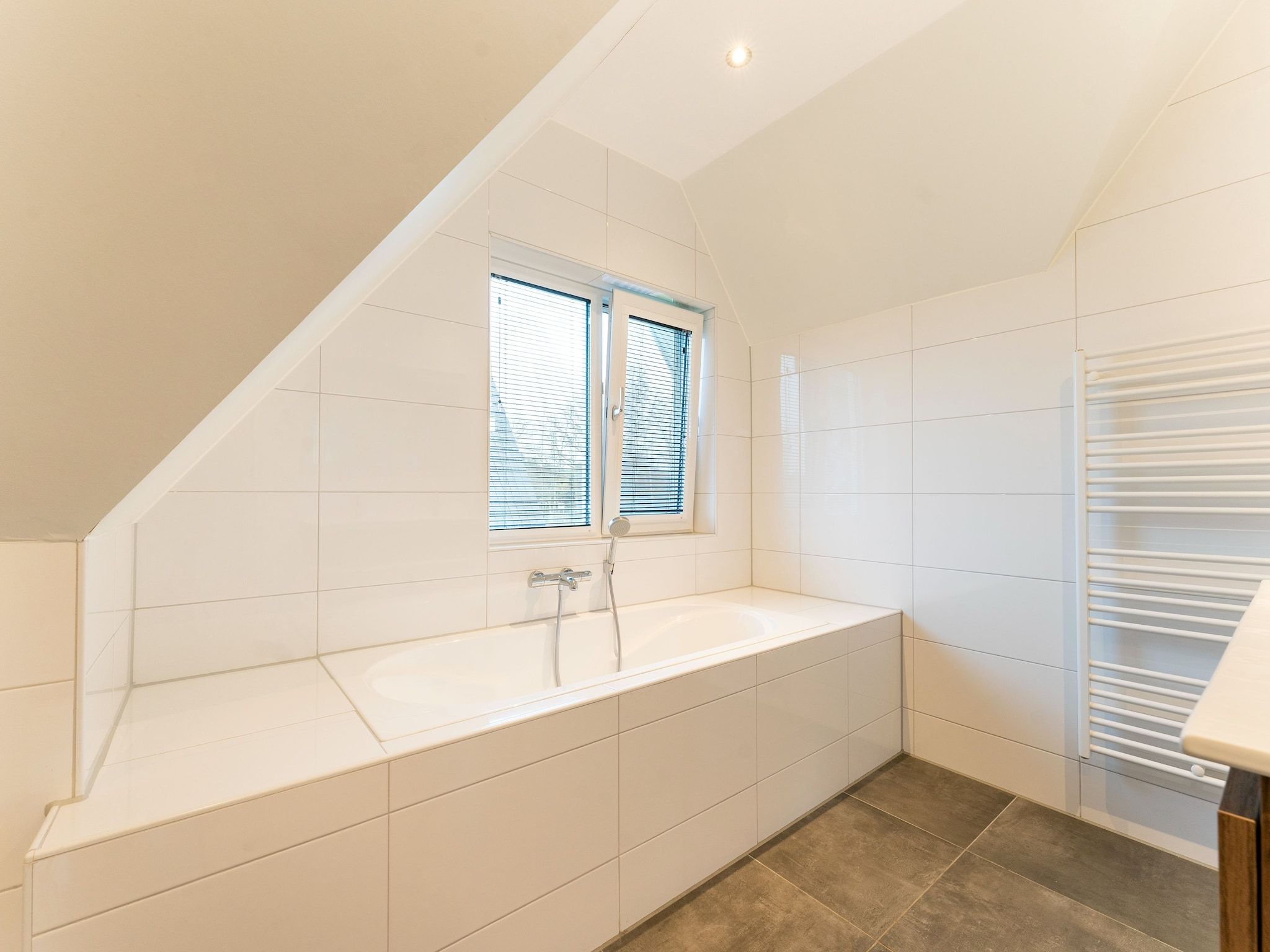 De badkamer van So What 17 in De Koog Texel