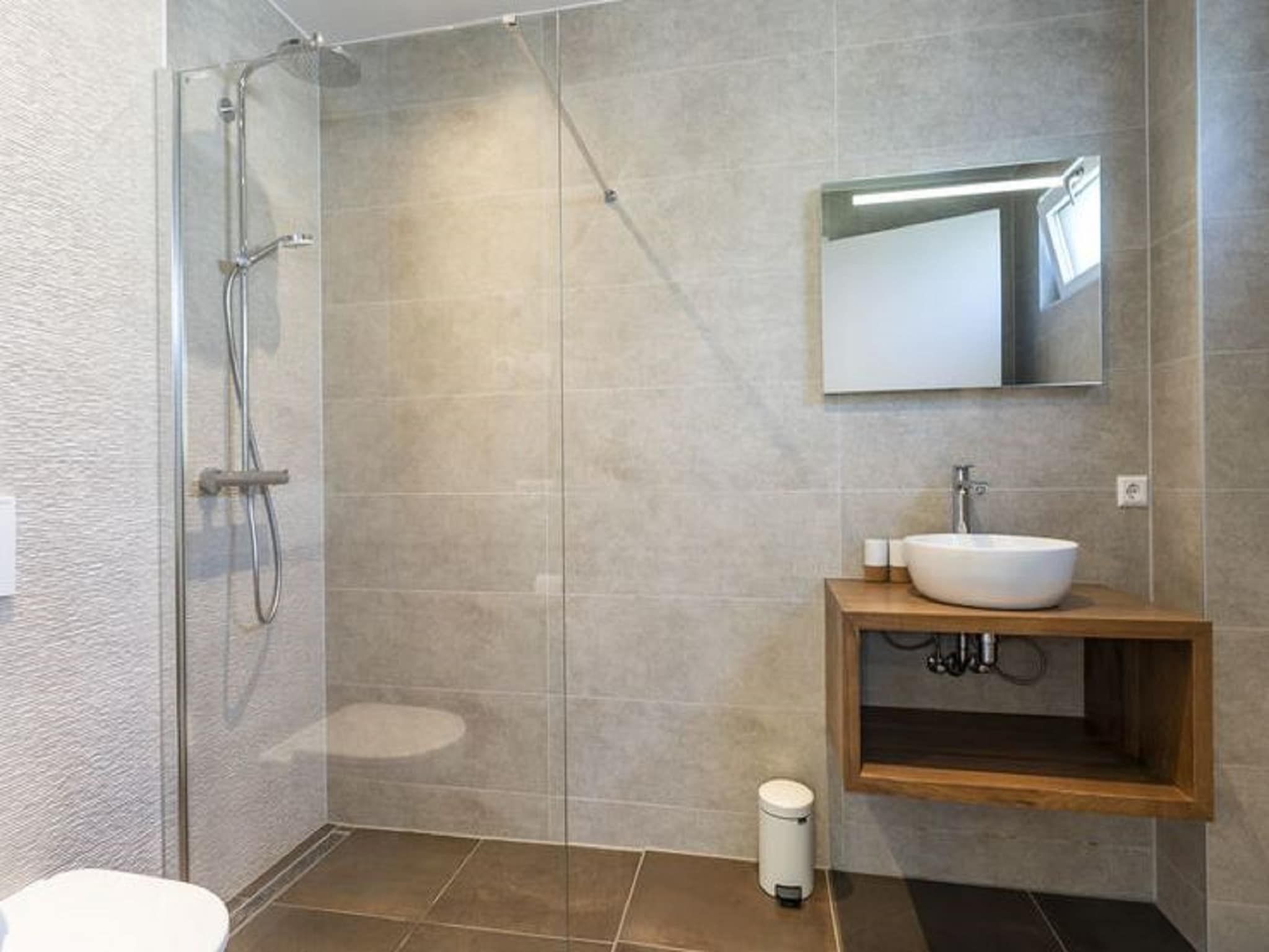 De badkamer van So What 19 in De Koog Texel