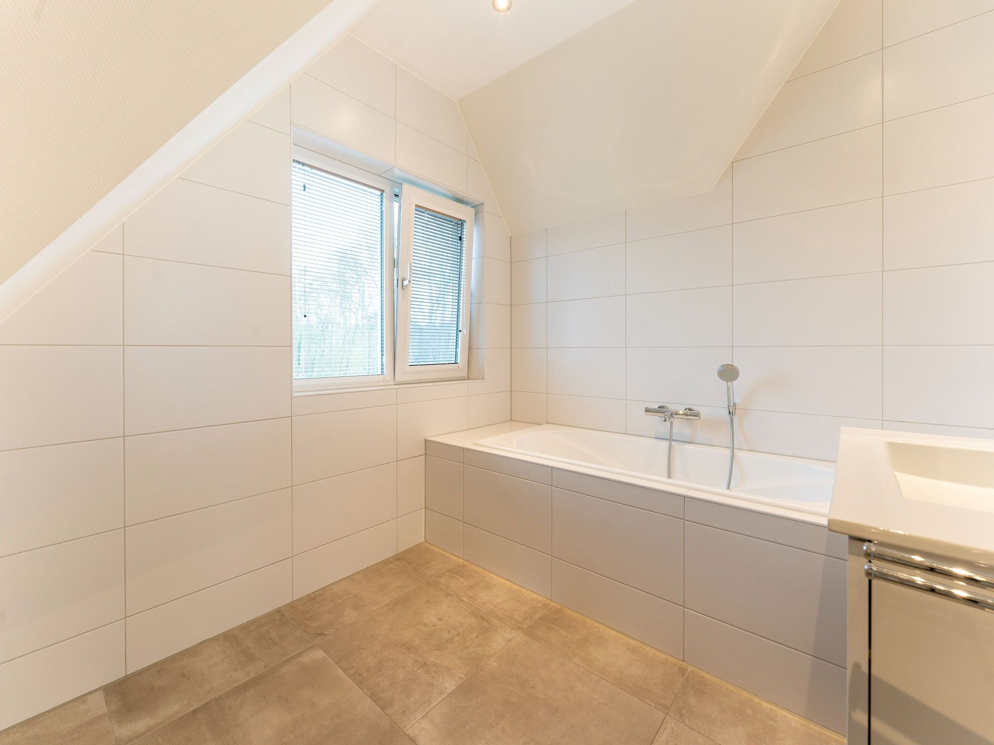 De badkamer van So What 21 in De Koog Texel