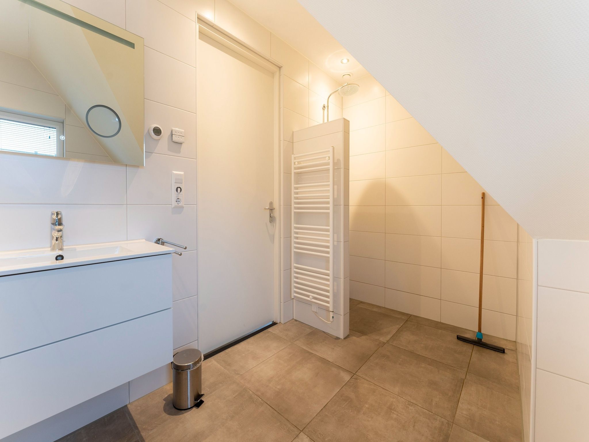 De badkamer van So What 21 in De Koog Texel