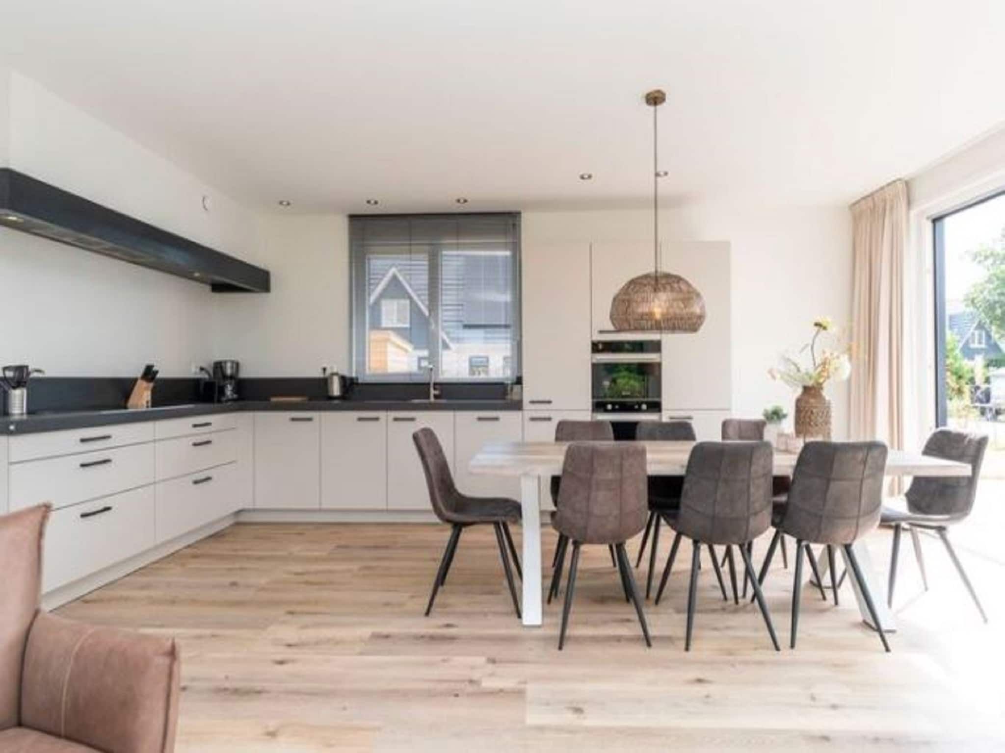 De eetkamer van So What 21A in De Koog Texel