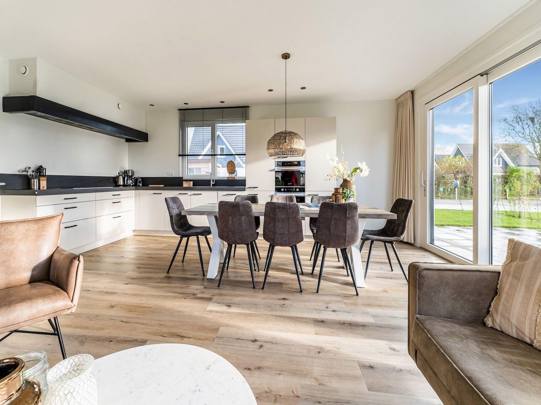 De woonkamer van So What 21A in De Koog Texel