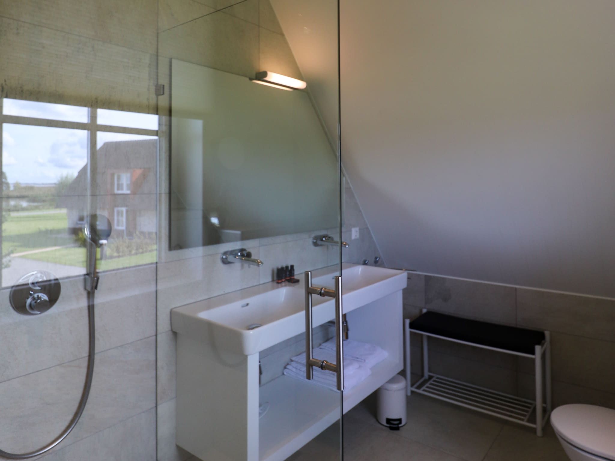 De badkamer van Friese Meren Villa's 12 in Delfstrahuizen