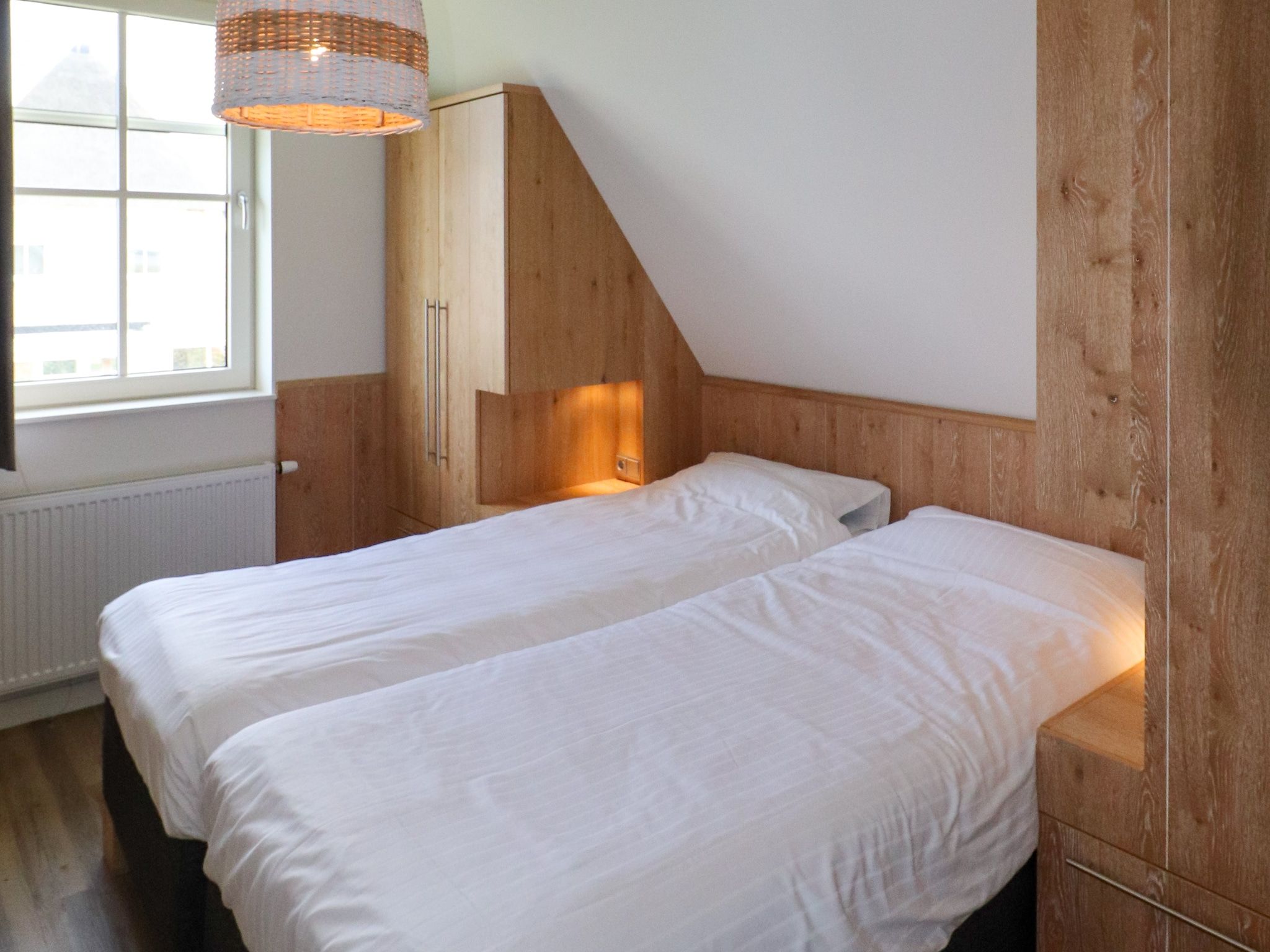 Een slaapkamer van Friese Meren Villa's 12 in Delfstrahuizen