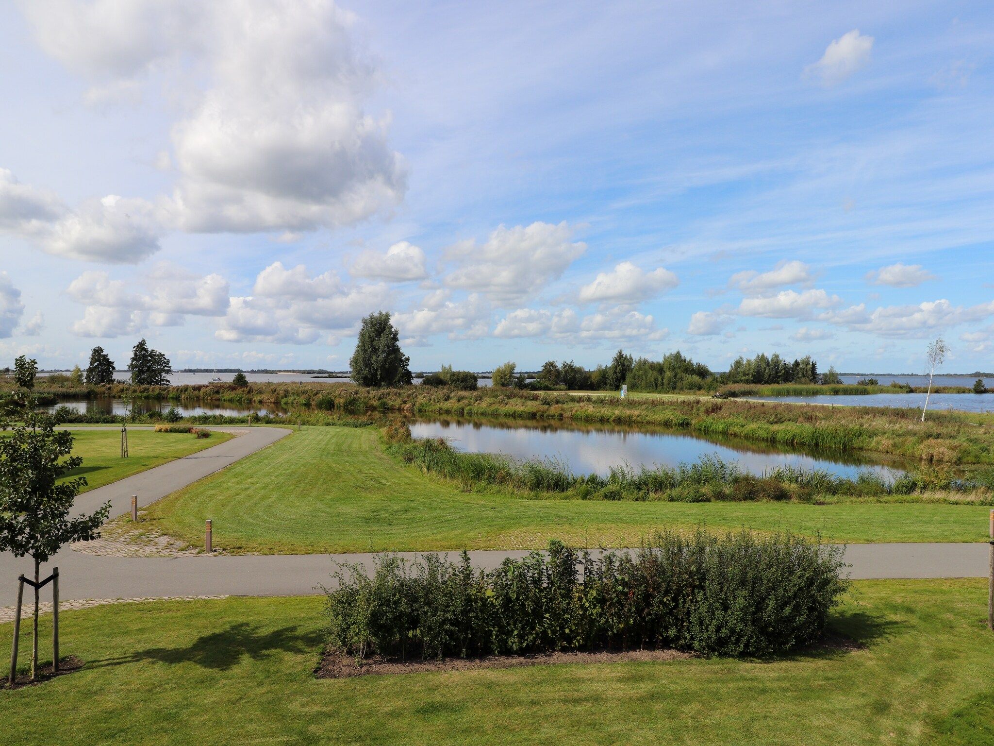 Het uitzicht vanaf Friese Meren Villa's 12 in Delfstrahuizen