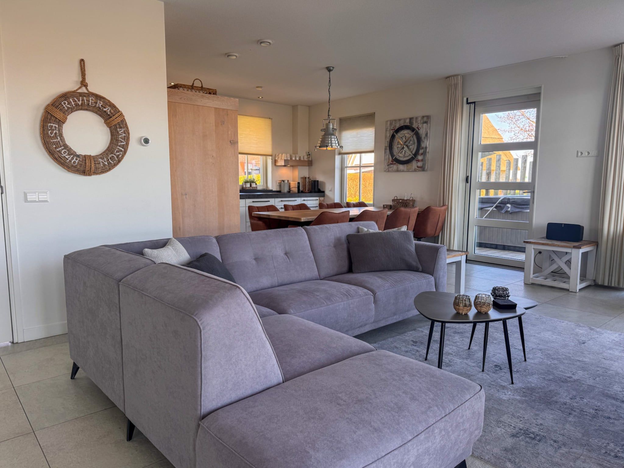 De woonkamer van Friese Meren Villa's 12 in Delfstrahuizen