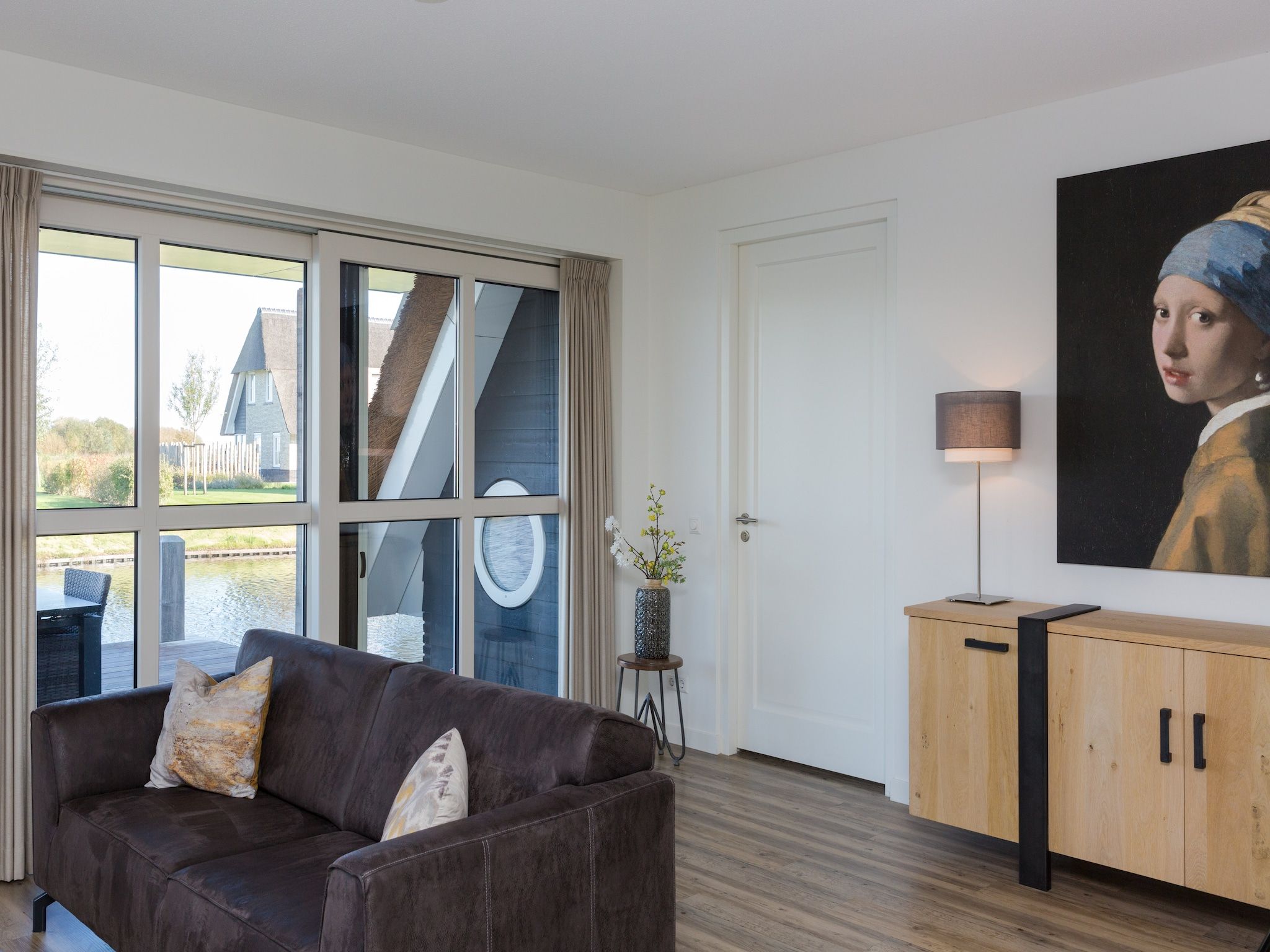 De woonkamer van Friese Meren Villa's 14 in Delfstrahuizen